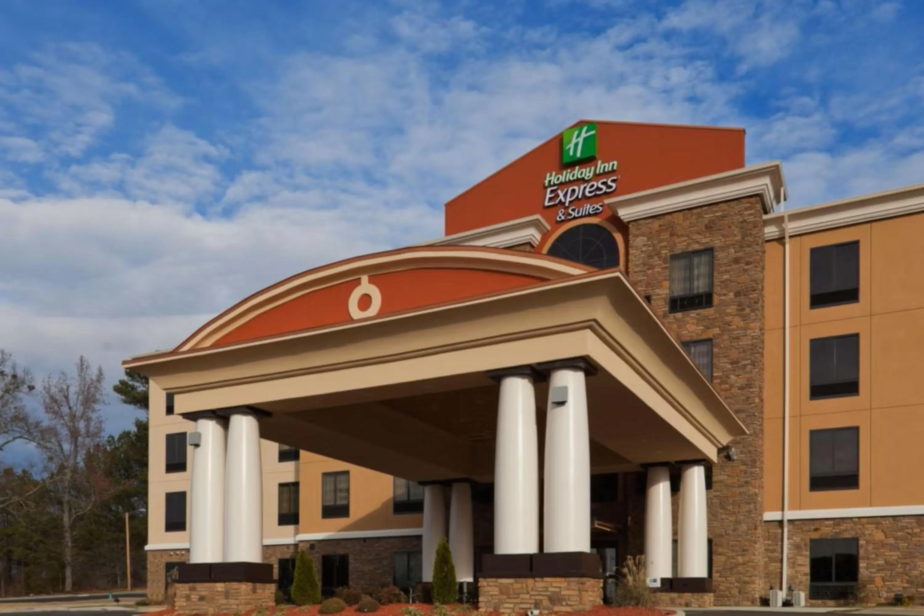 Property building in Holiday Inn Express Fulton by IHG