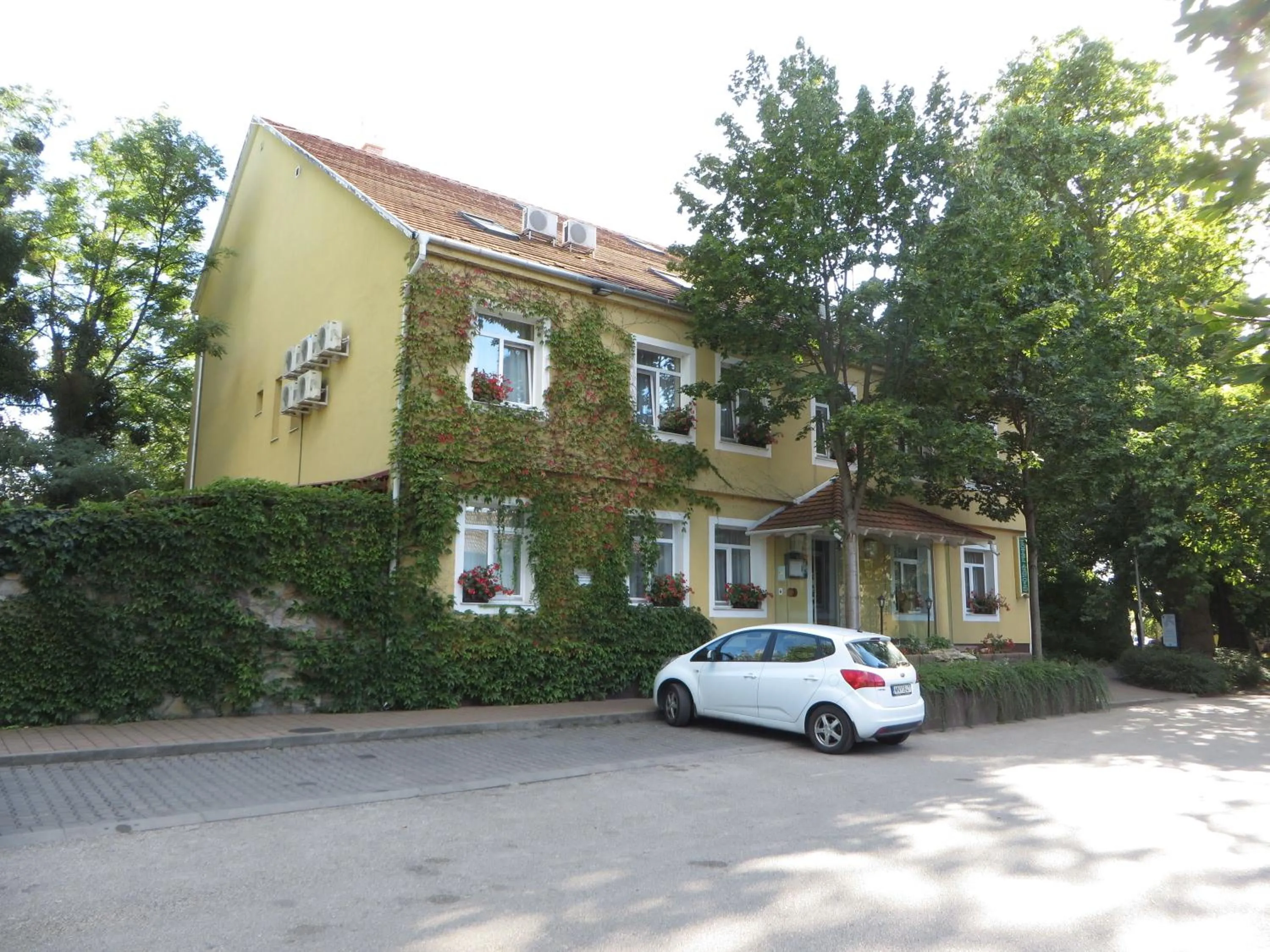 Facade/entrance in Hotel Arnold