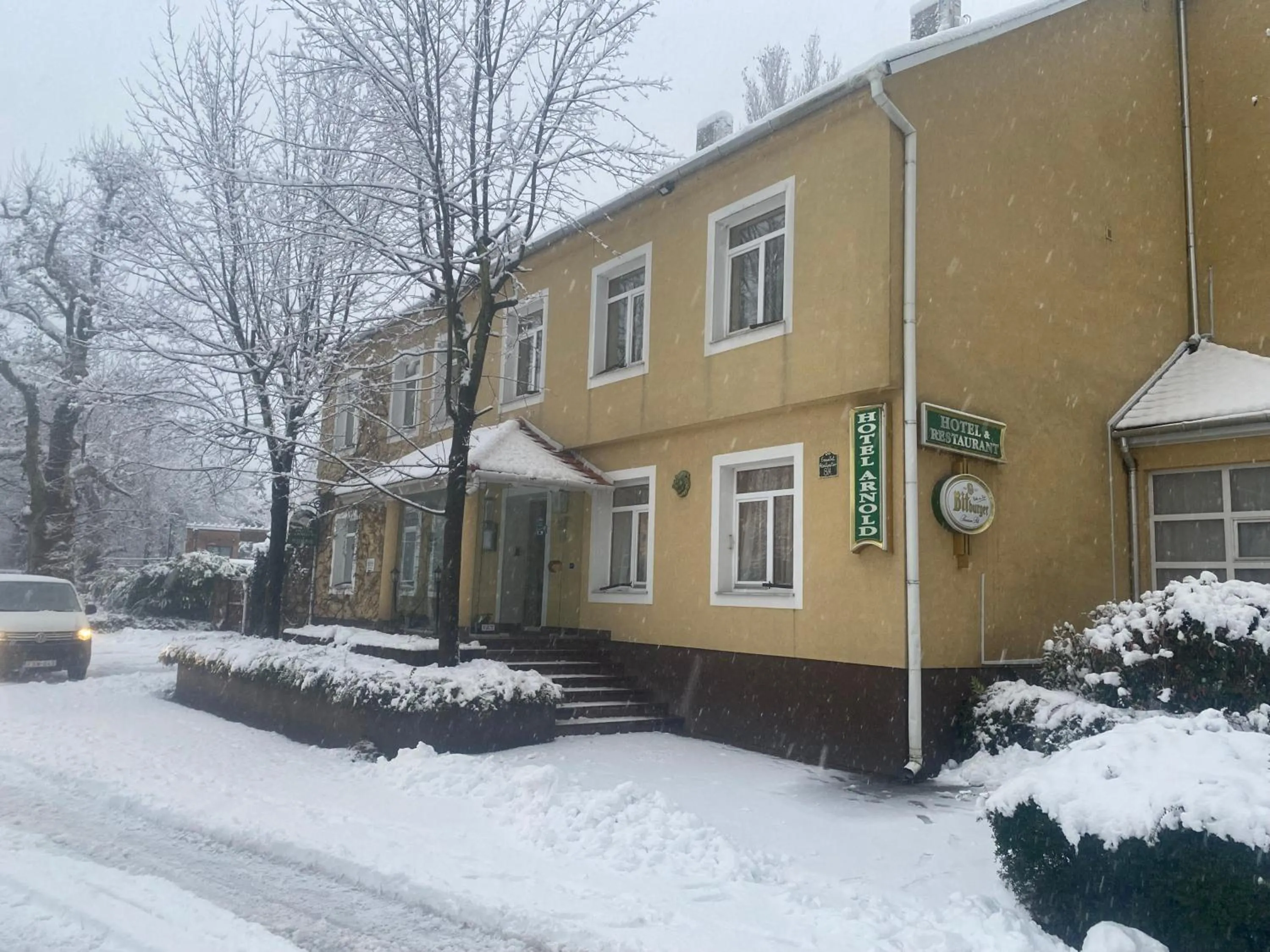 Property building in Hotel Arnold