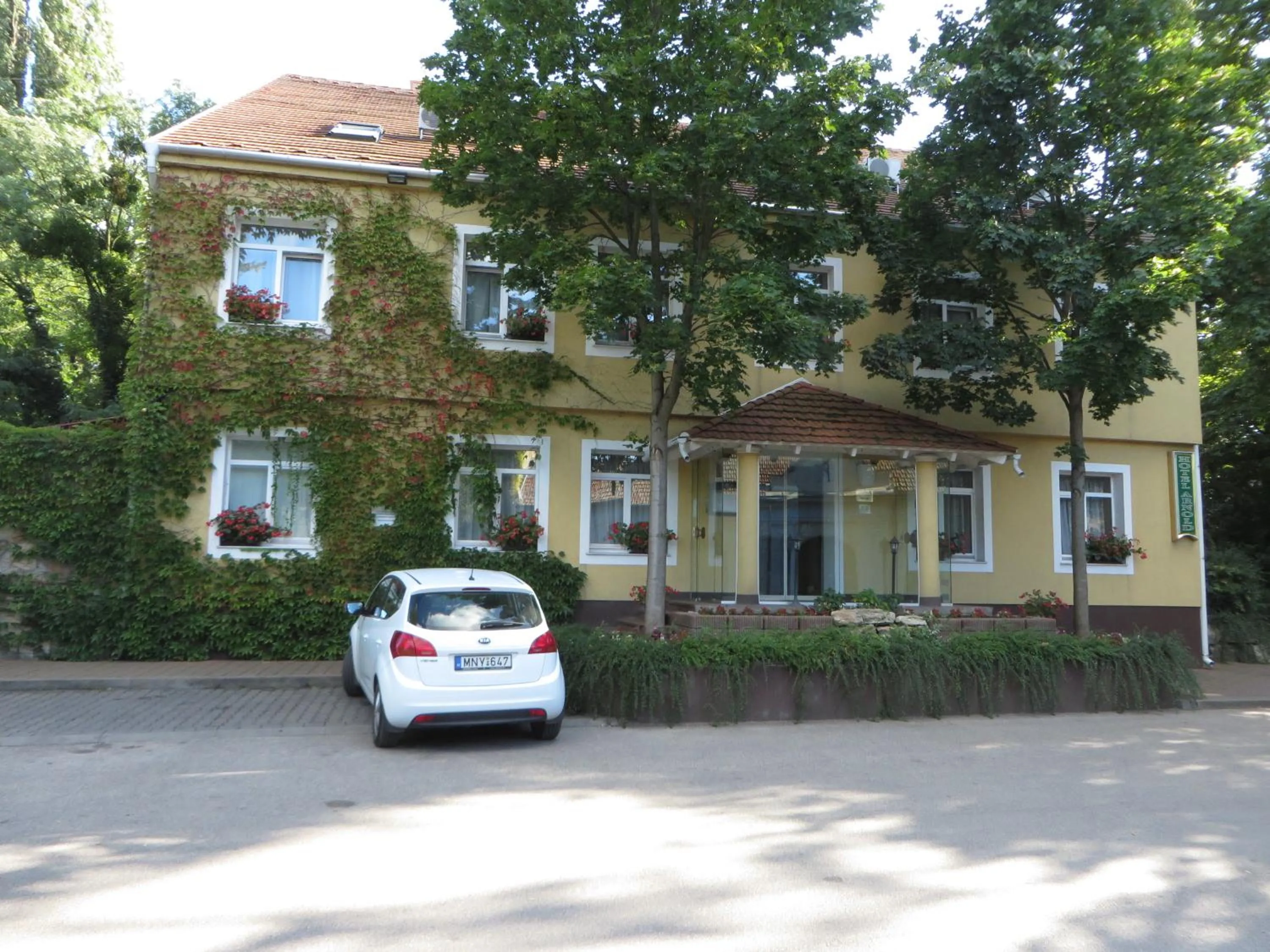 Facade/entrance in Hotel Arnold