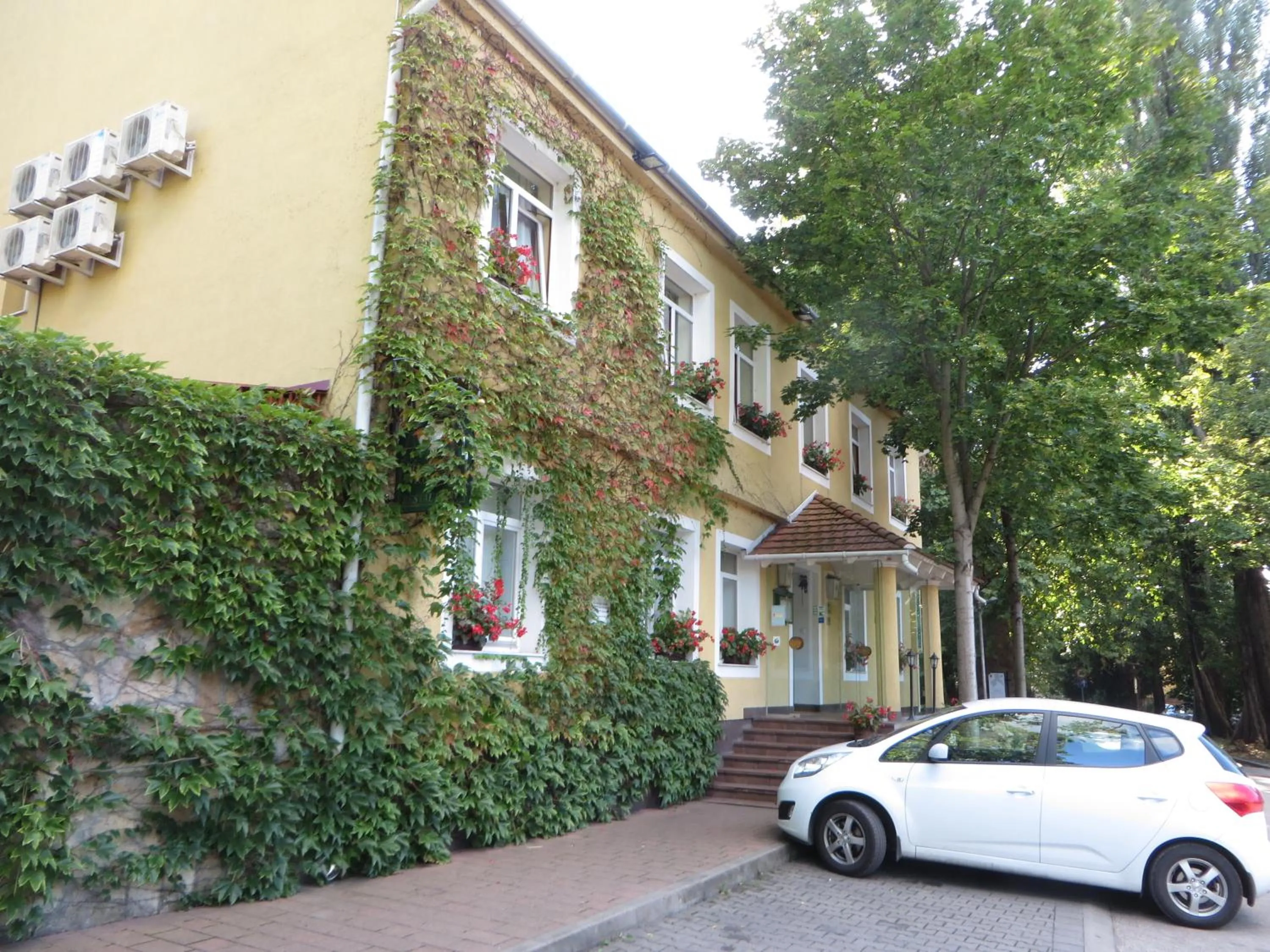 Facade/entrance in Hotel Arnold