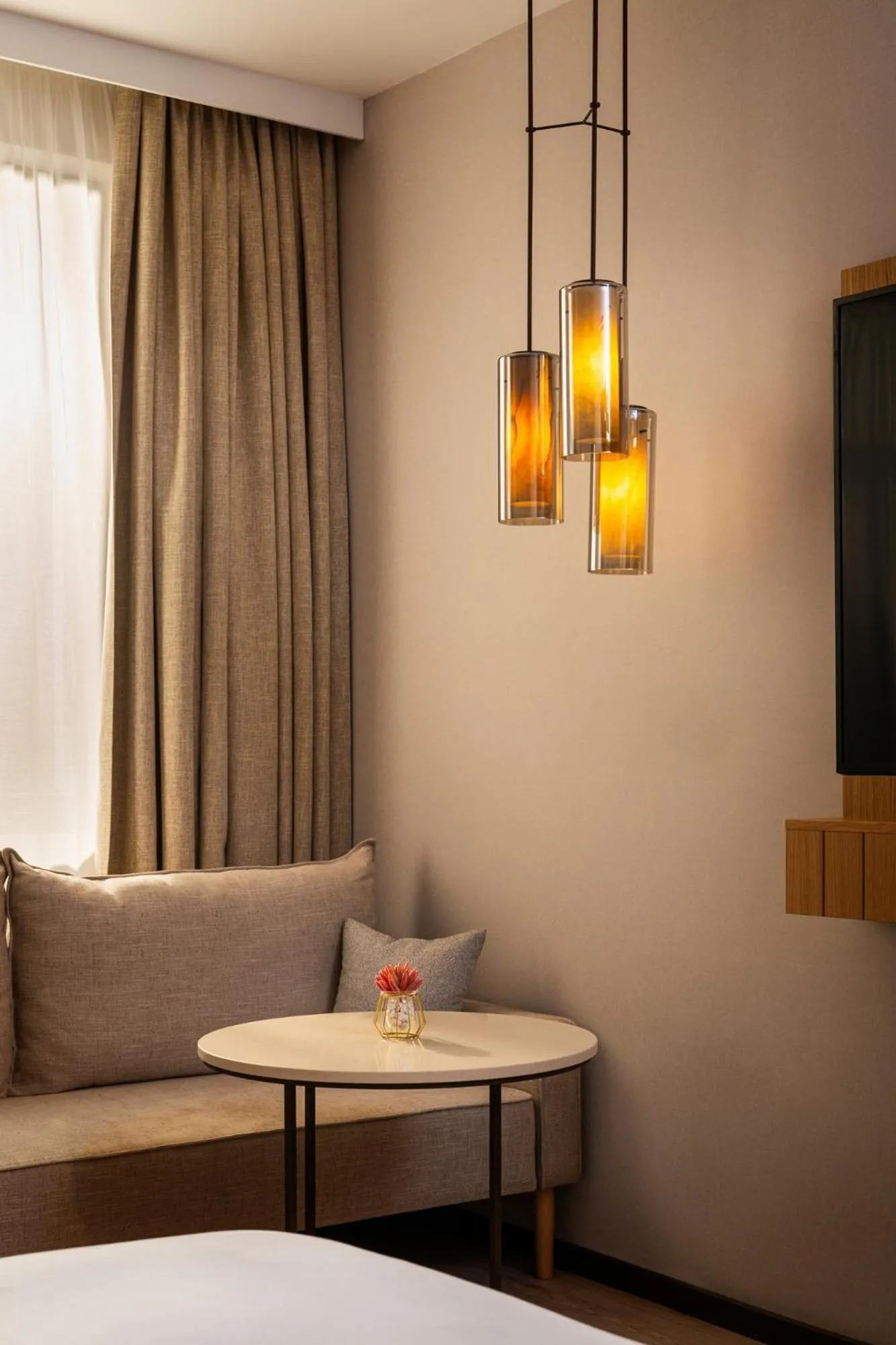 Living room, Bed in Hyatt Regency Pravets Resort