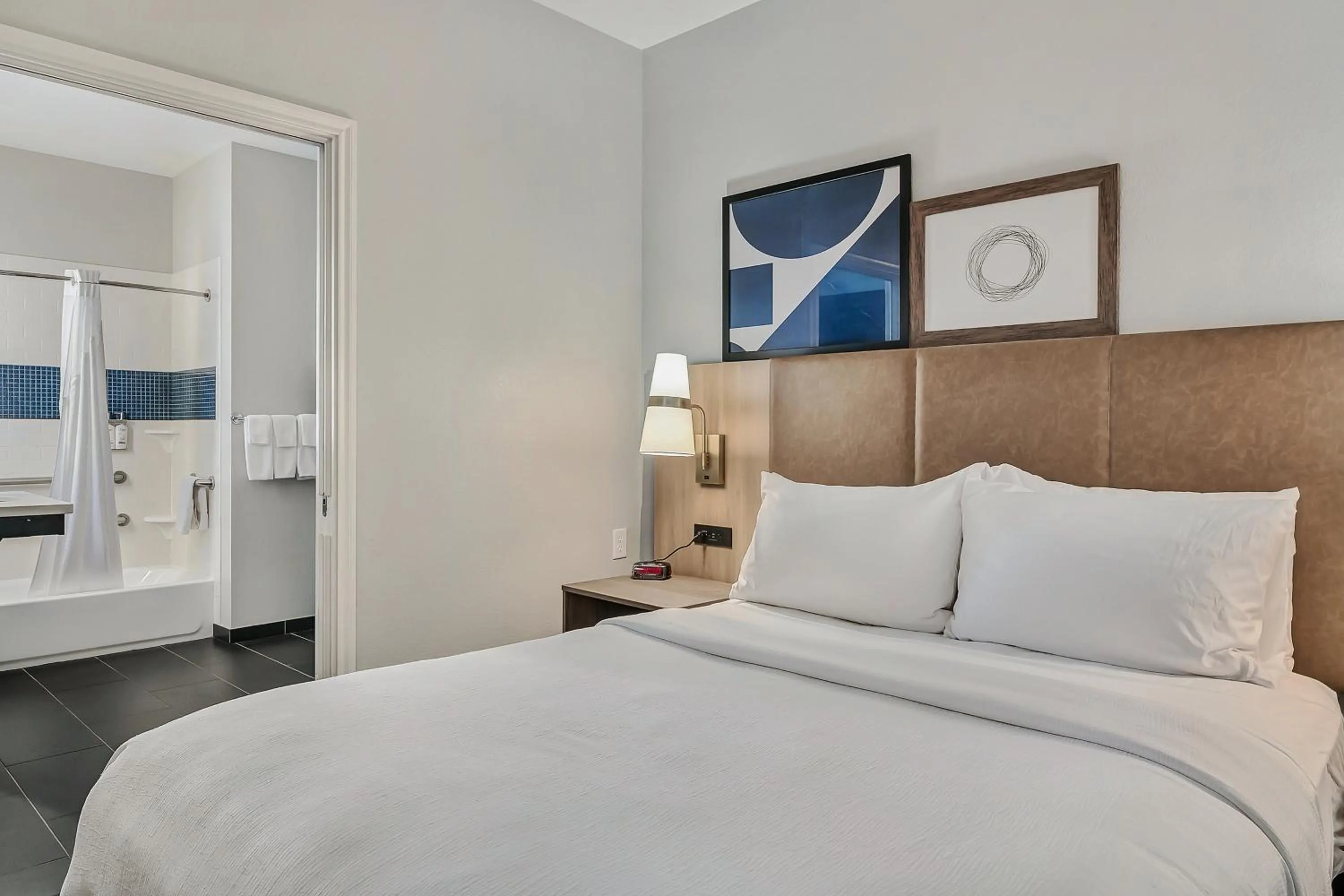 Photo of the whole room, Bed in Staybridge Suites Tyler University Area by IHG