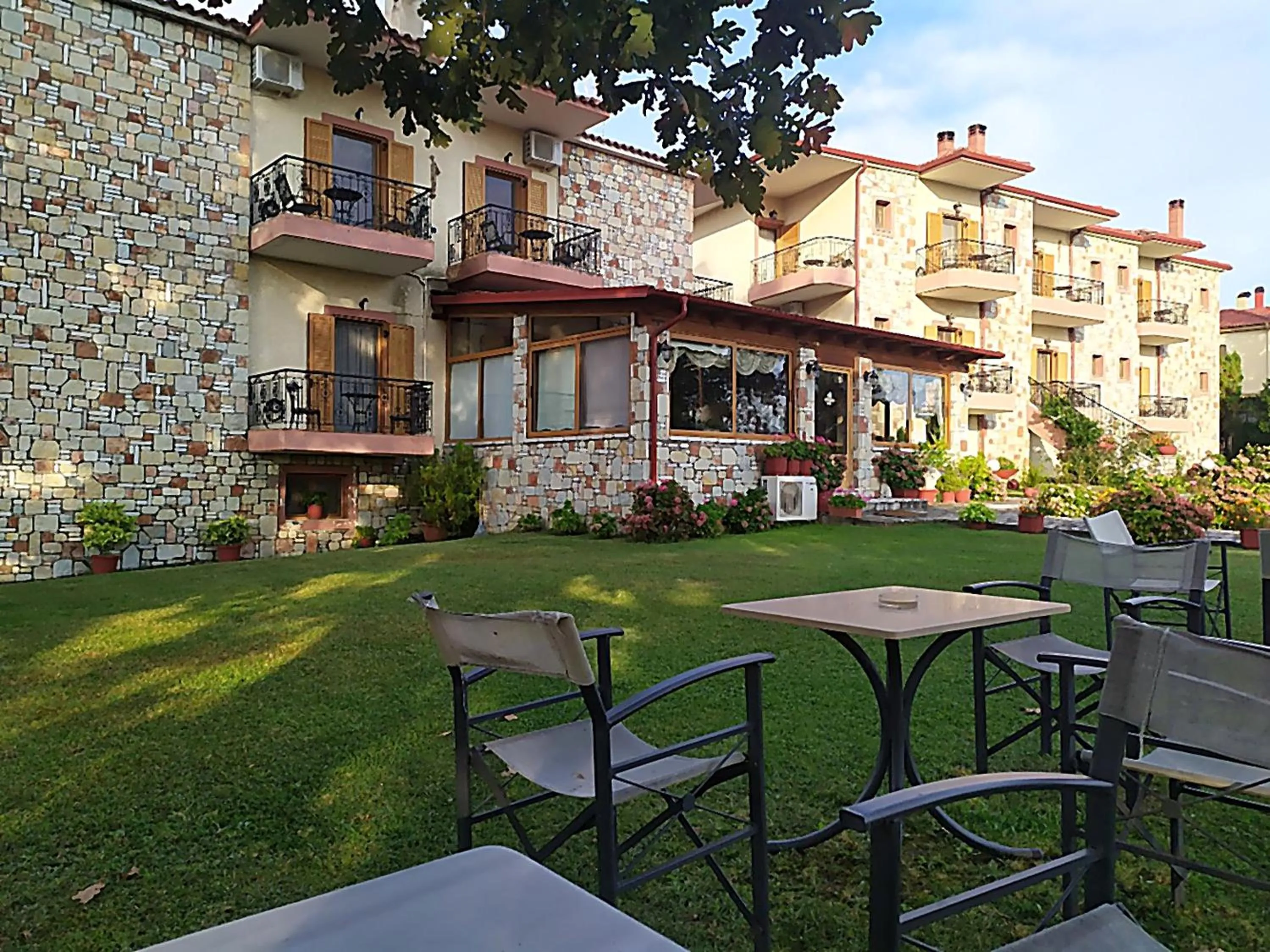 Orama Hotel - Serene Lake Plastira Retreat with Stunning Views