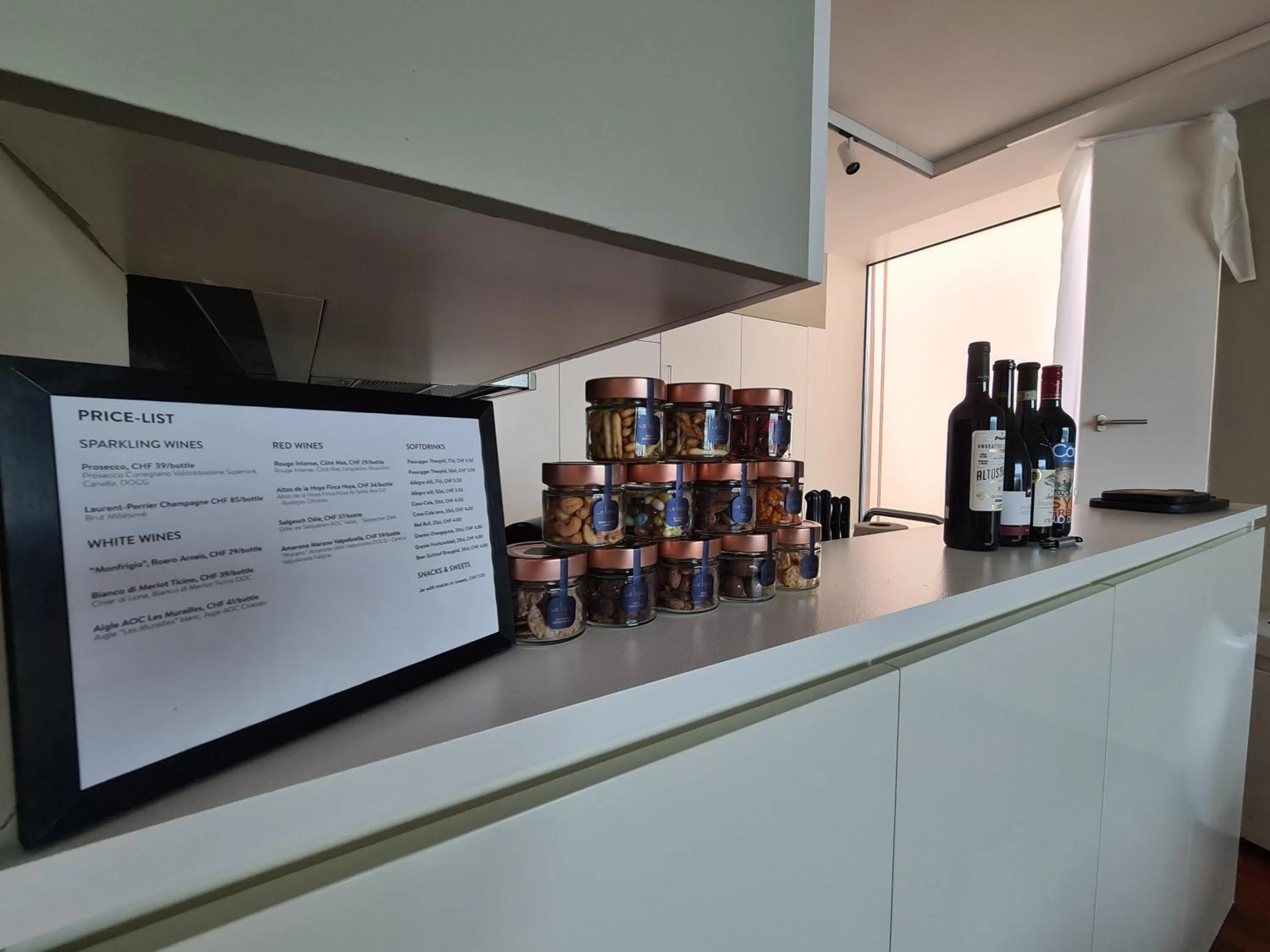 oven in Lucerne Lake View Apartments