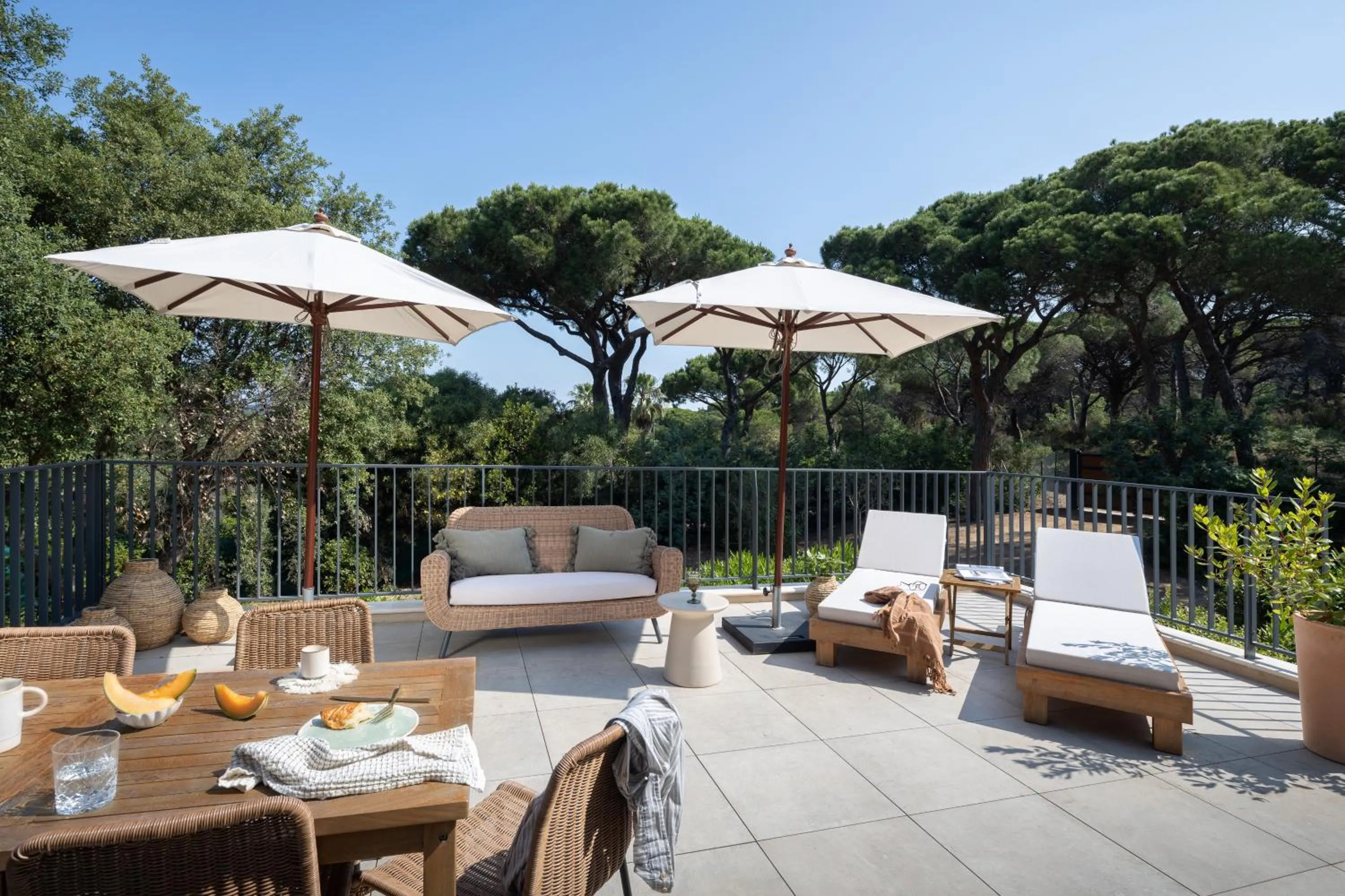Patio in Hôtel L'Escalet