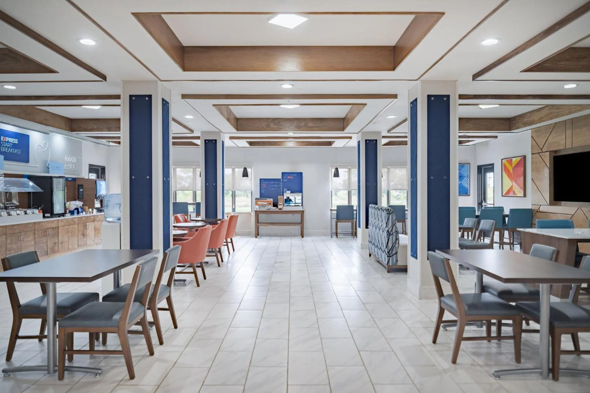 Breakfast in Holiday Inn Express Pratt by IHG