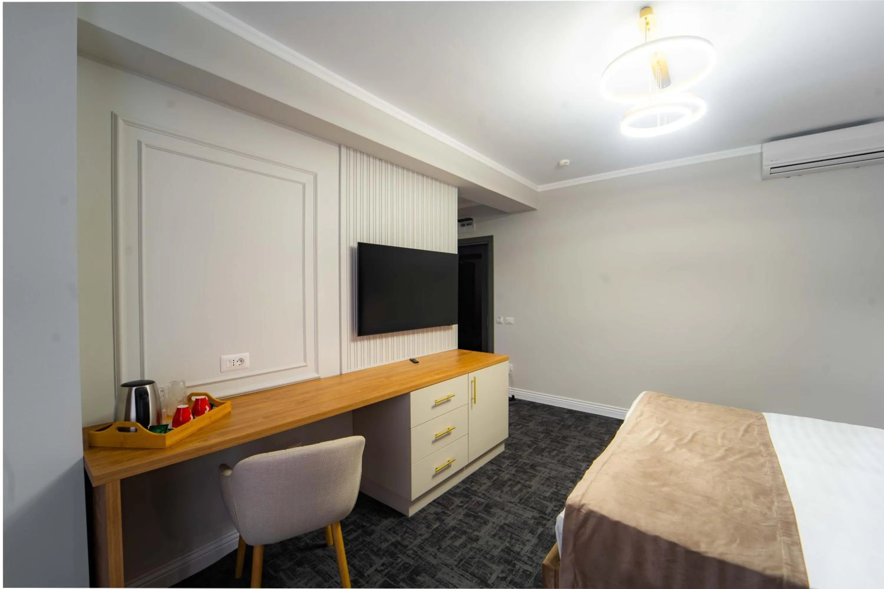 TV and multimedia, Bed in Hotel Zamca Suceava