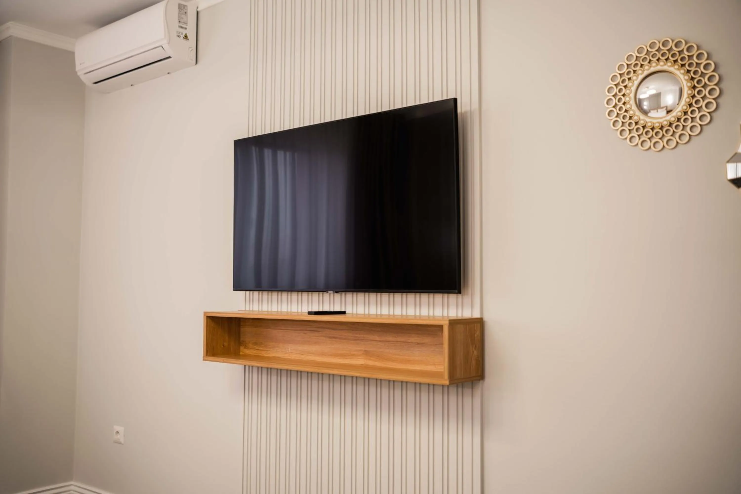 TV and multimedia in Hotel Zamca Suceava