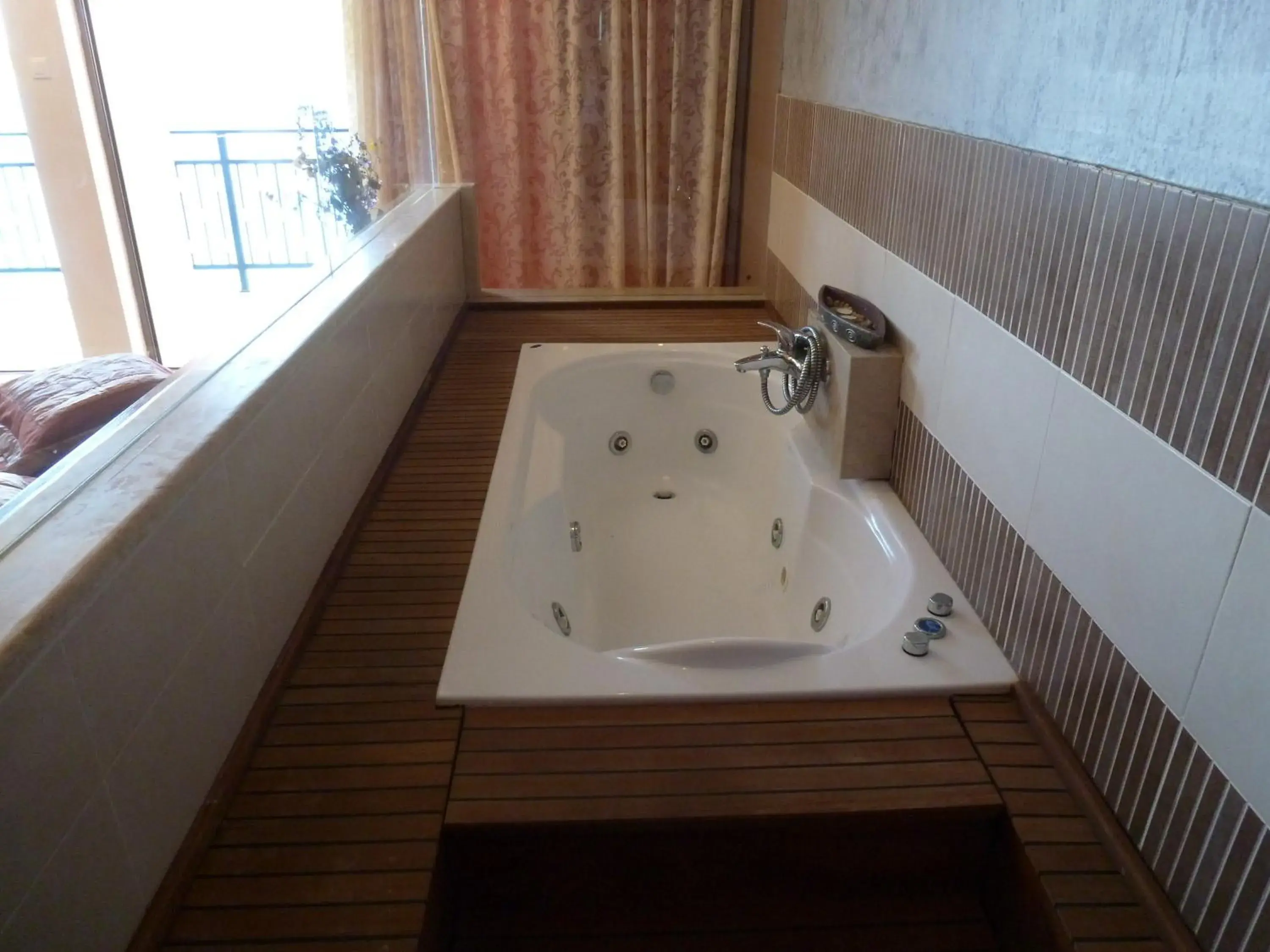 Junior Suite with Hot Tub in Plaza Hotel Junior Suite with Hot Tub in Plaza Hotel