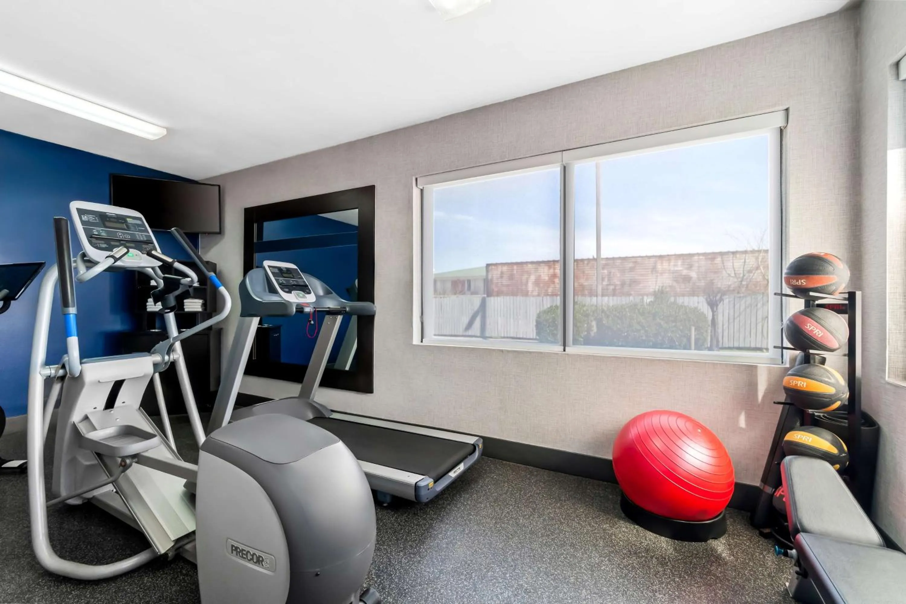 Fitness centre/facilities in Hampton Inn Jonesboro
