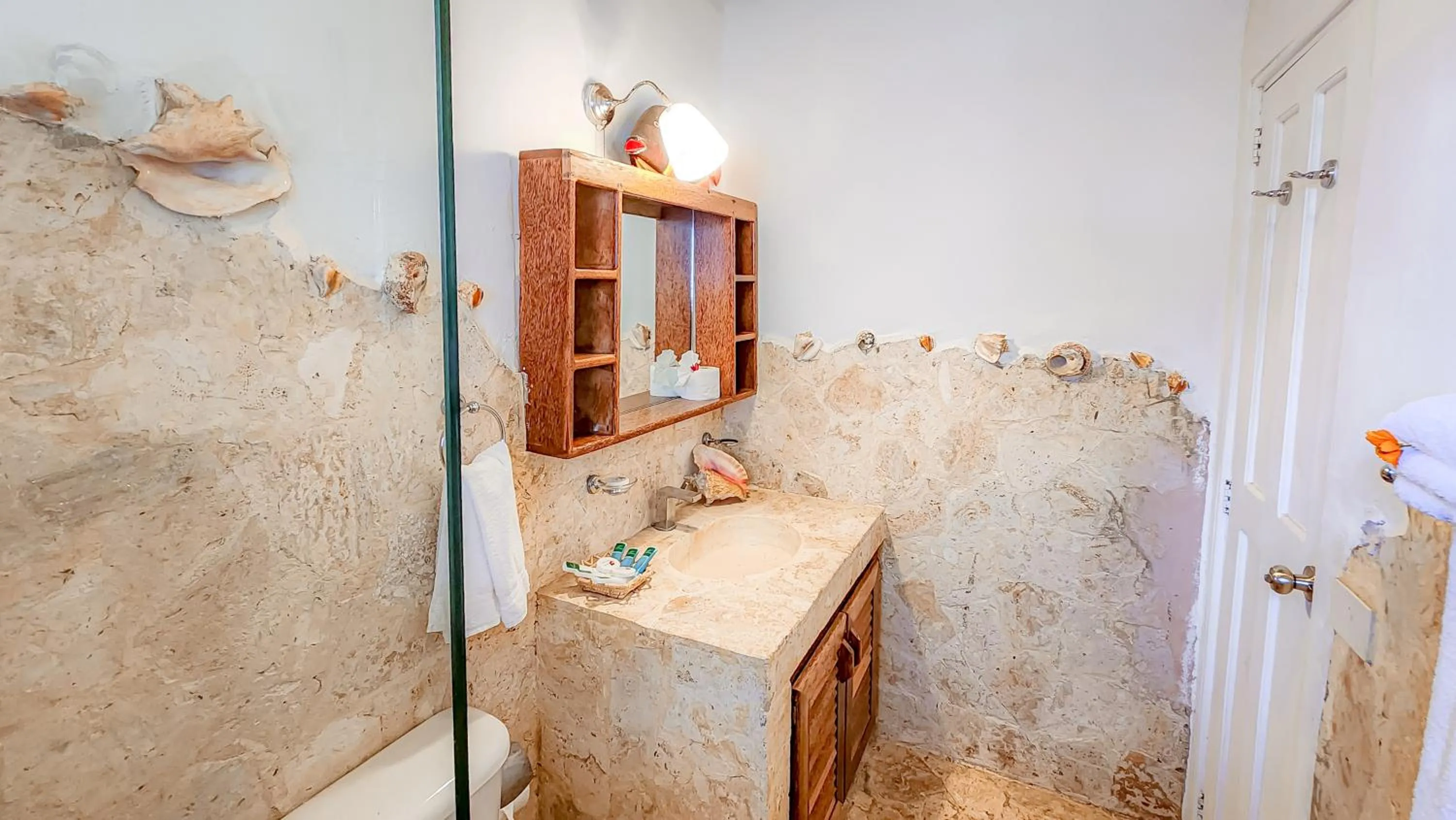 Shower in Paradiso del Caribe