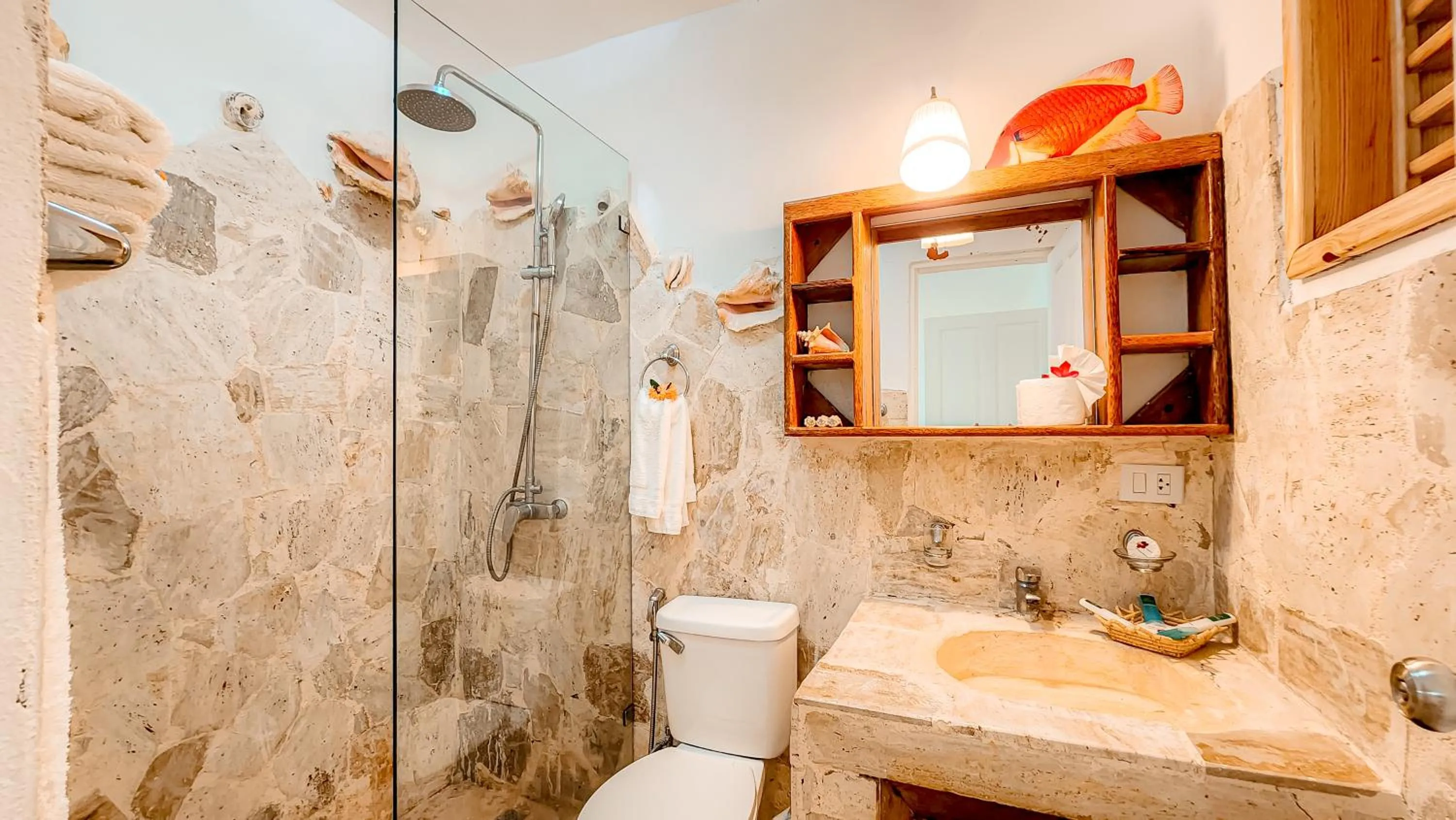 Shower in Paradiso del Caribe