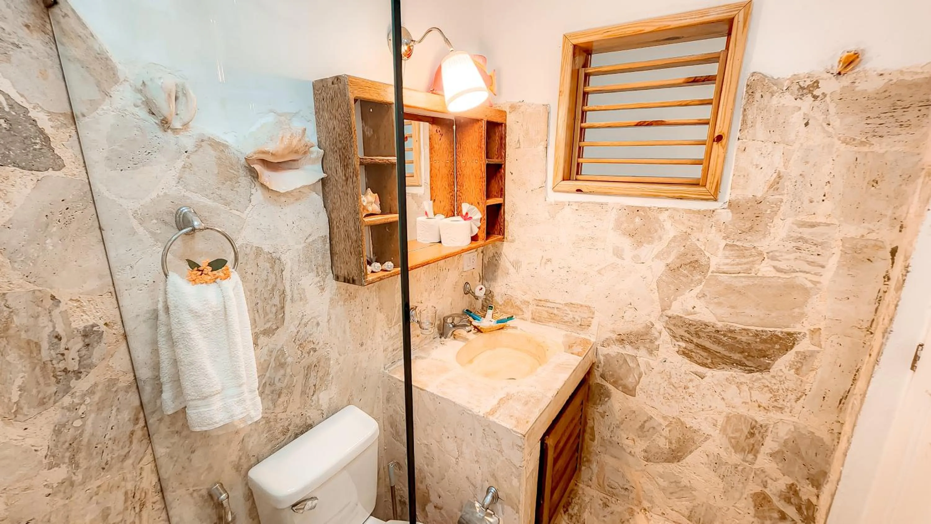 Shower in Paradiso del Caribe