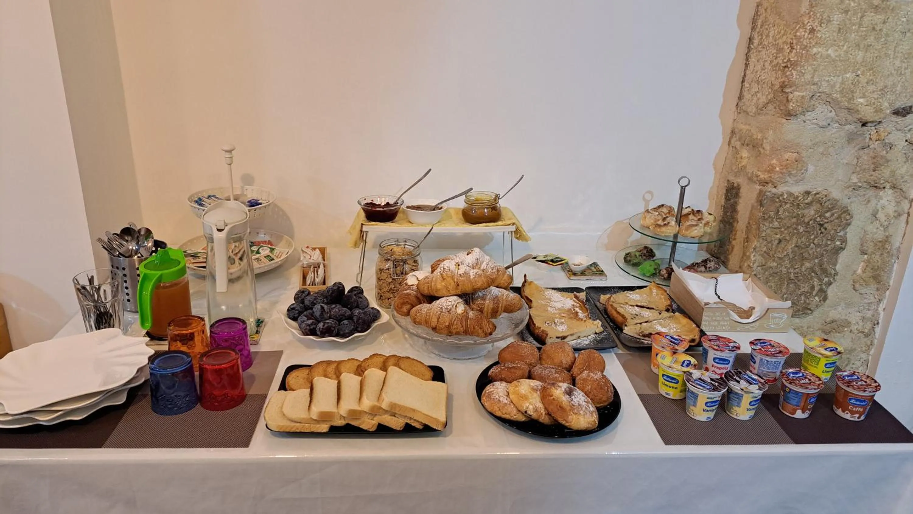 Buffet breakfast in B&B Garibaldi