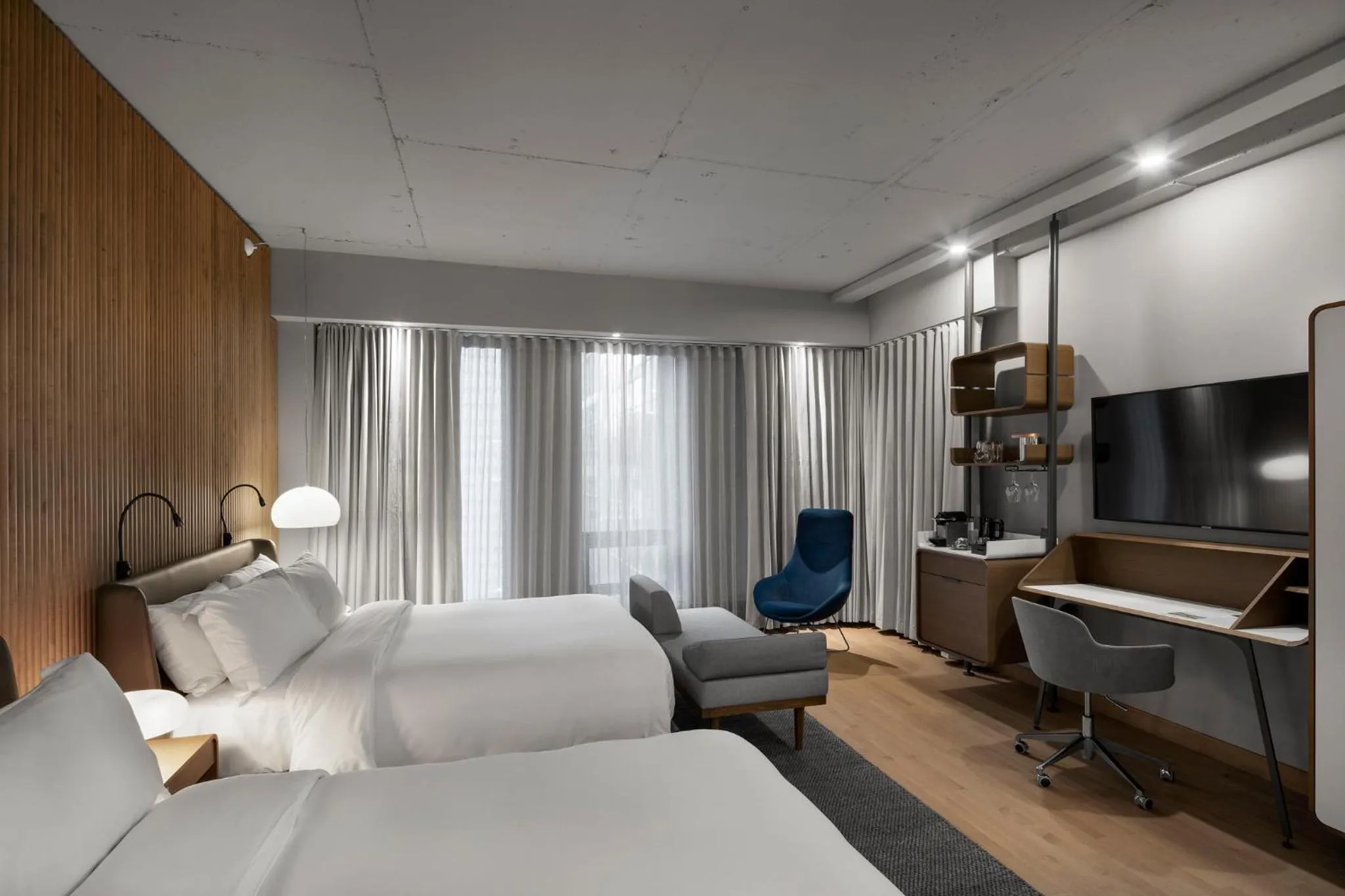 TV and multimedia, Bed in Hôtel Le Germain Montréal