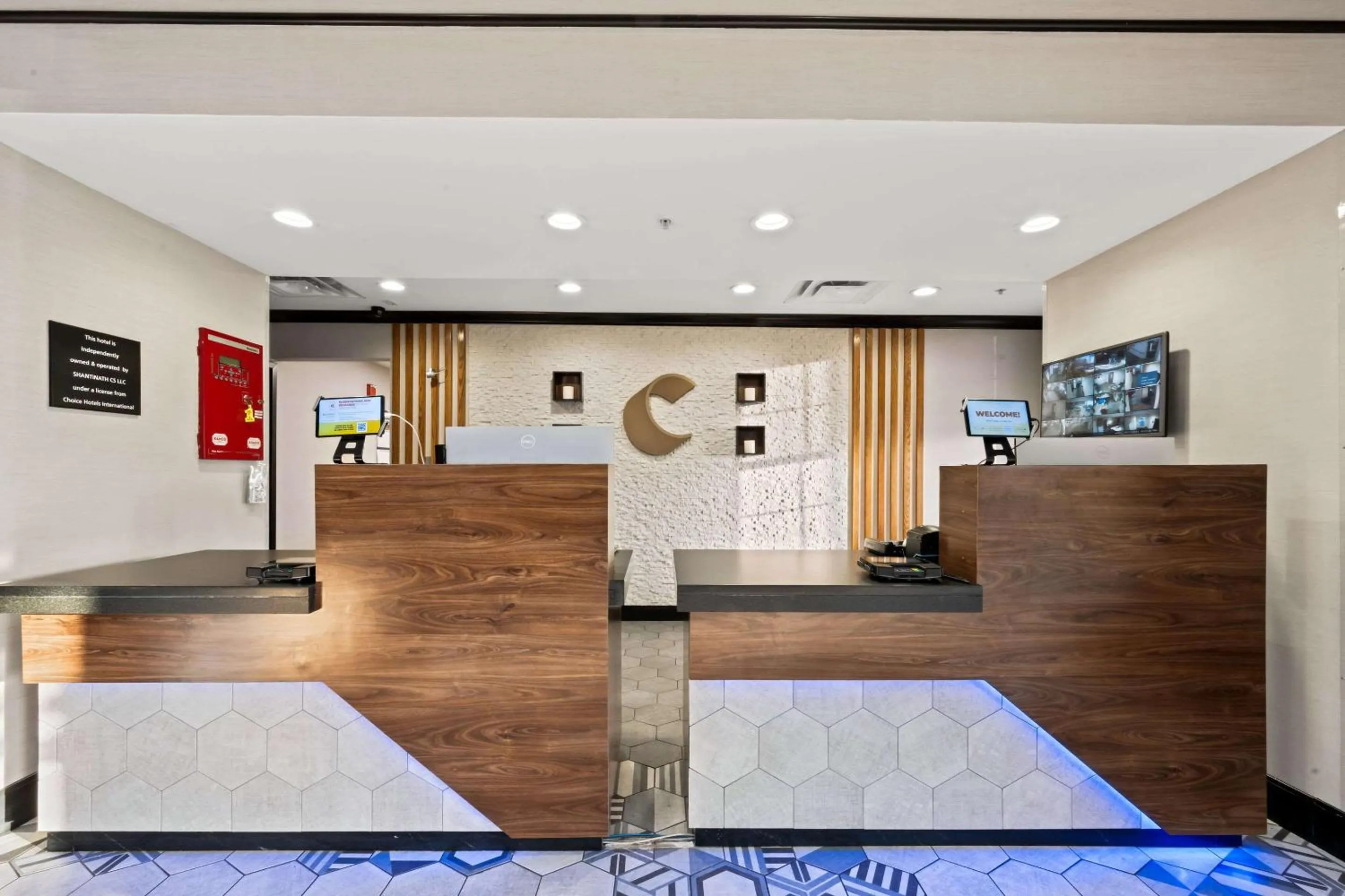 Lobby or reception in Comfort Suites Newport News Airport