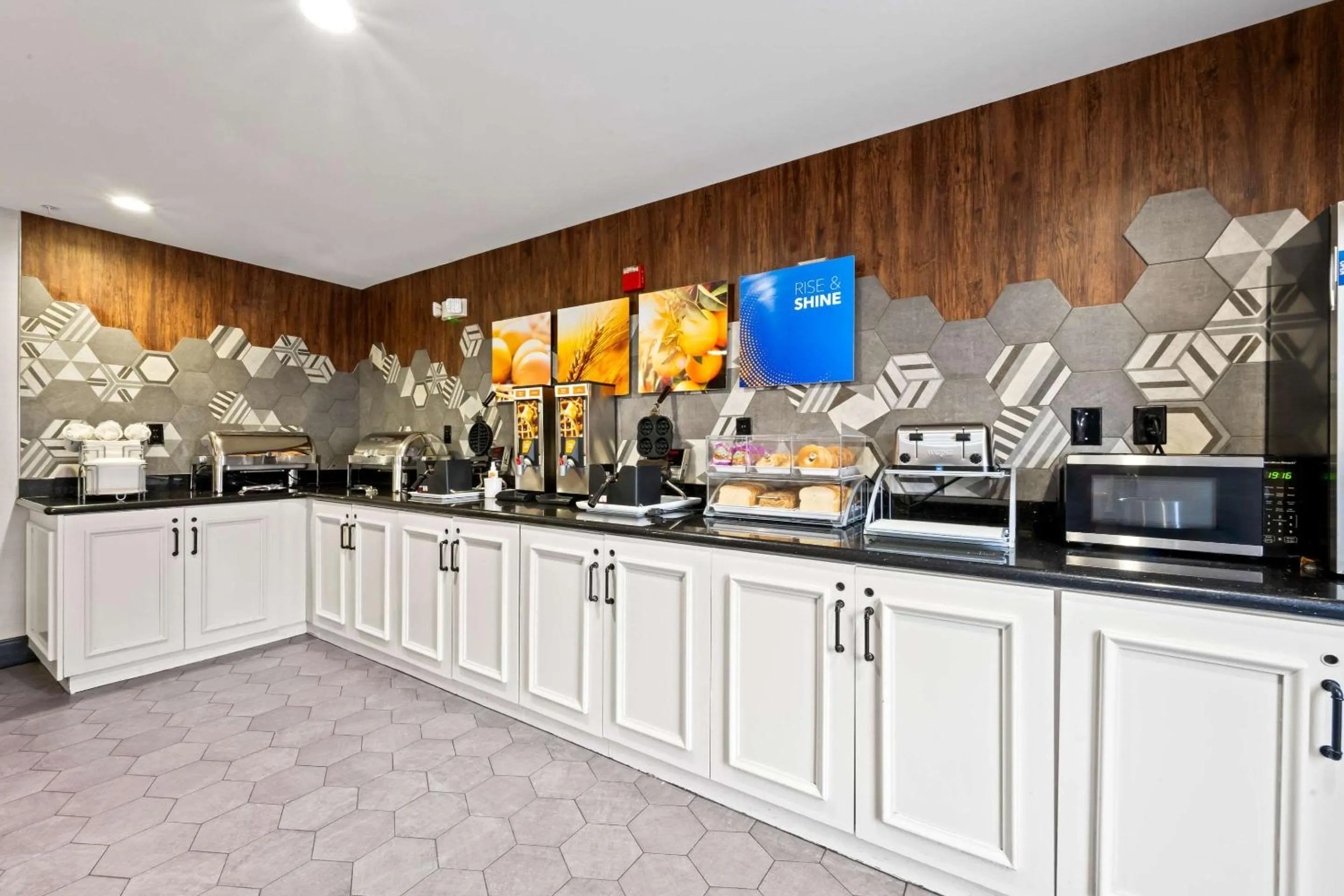 Breakfast in Comfort Suites Newport News Airport