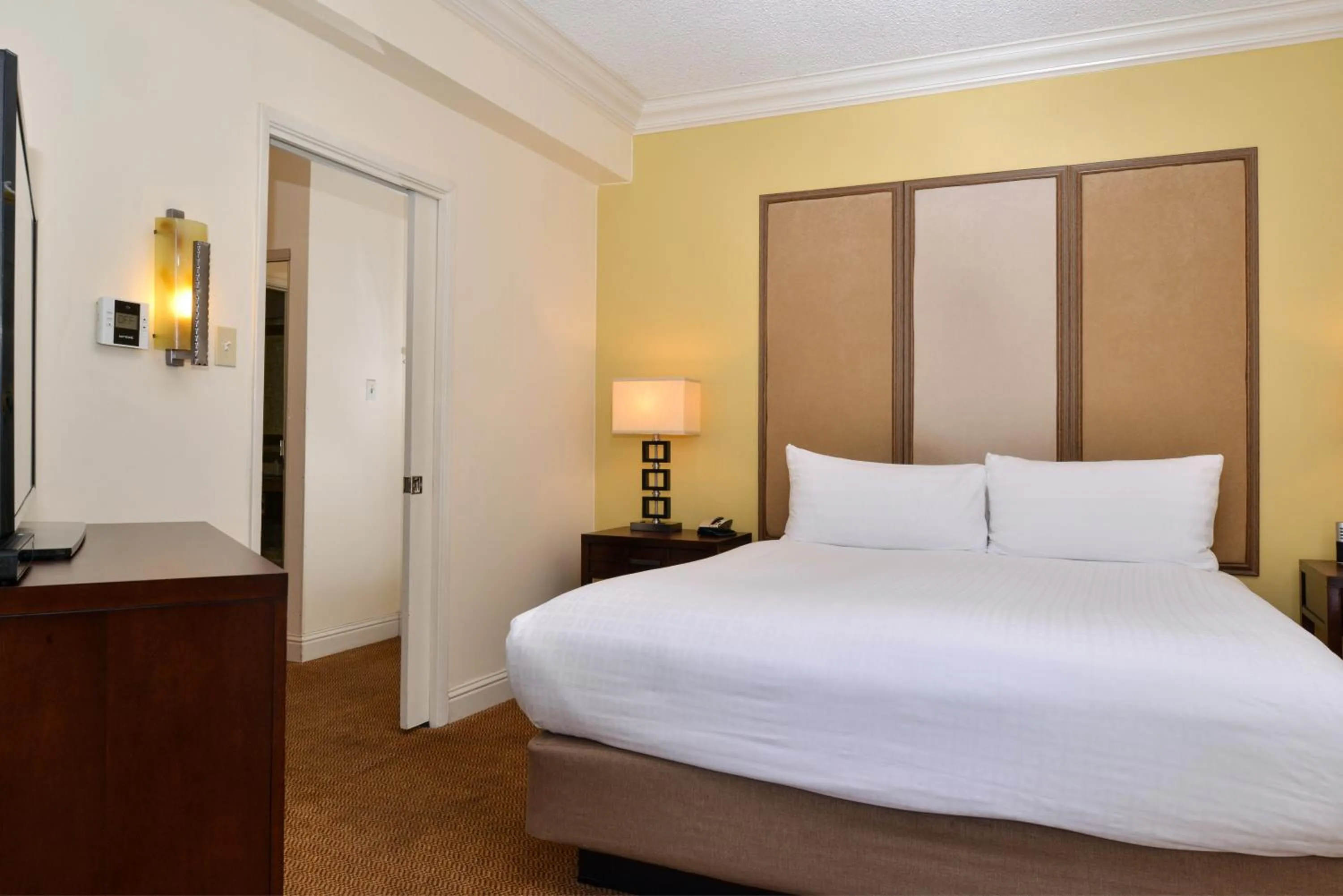 Bed in Best Western Corte Madera Inn