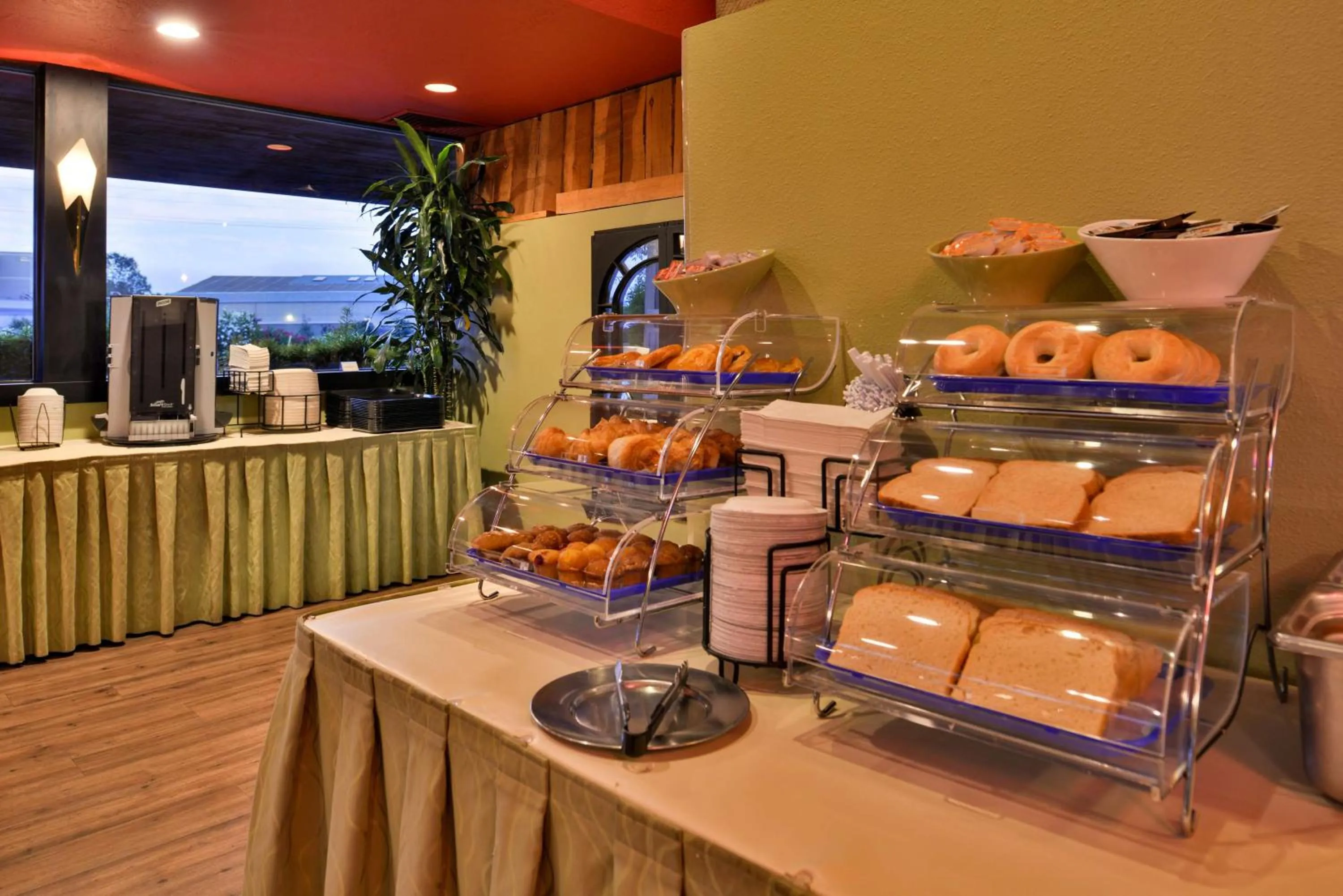 Breakfast in Best Western Corte Madera Inn