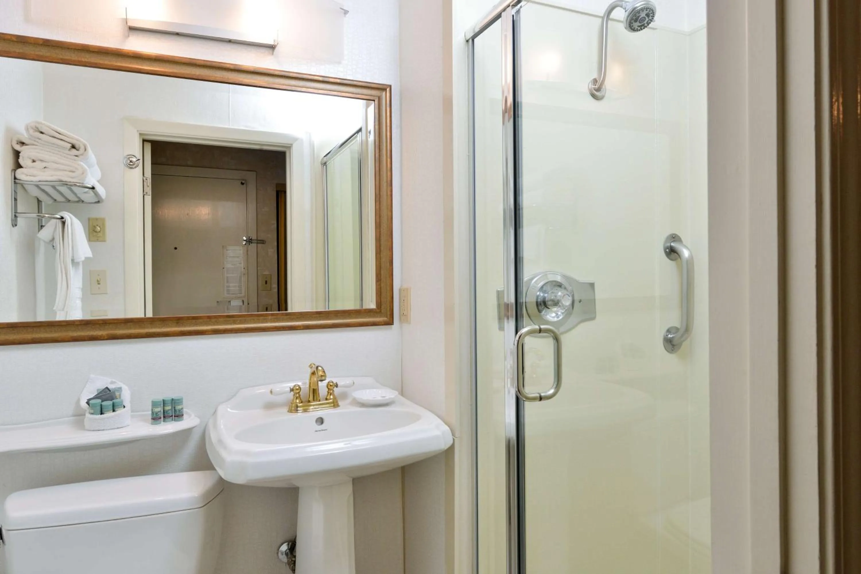 Bathroom in Best Western Corte Madera Inn