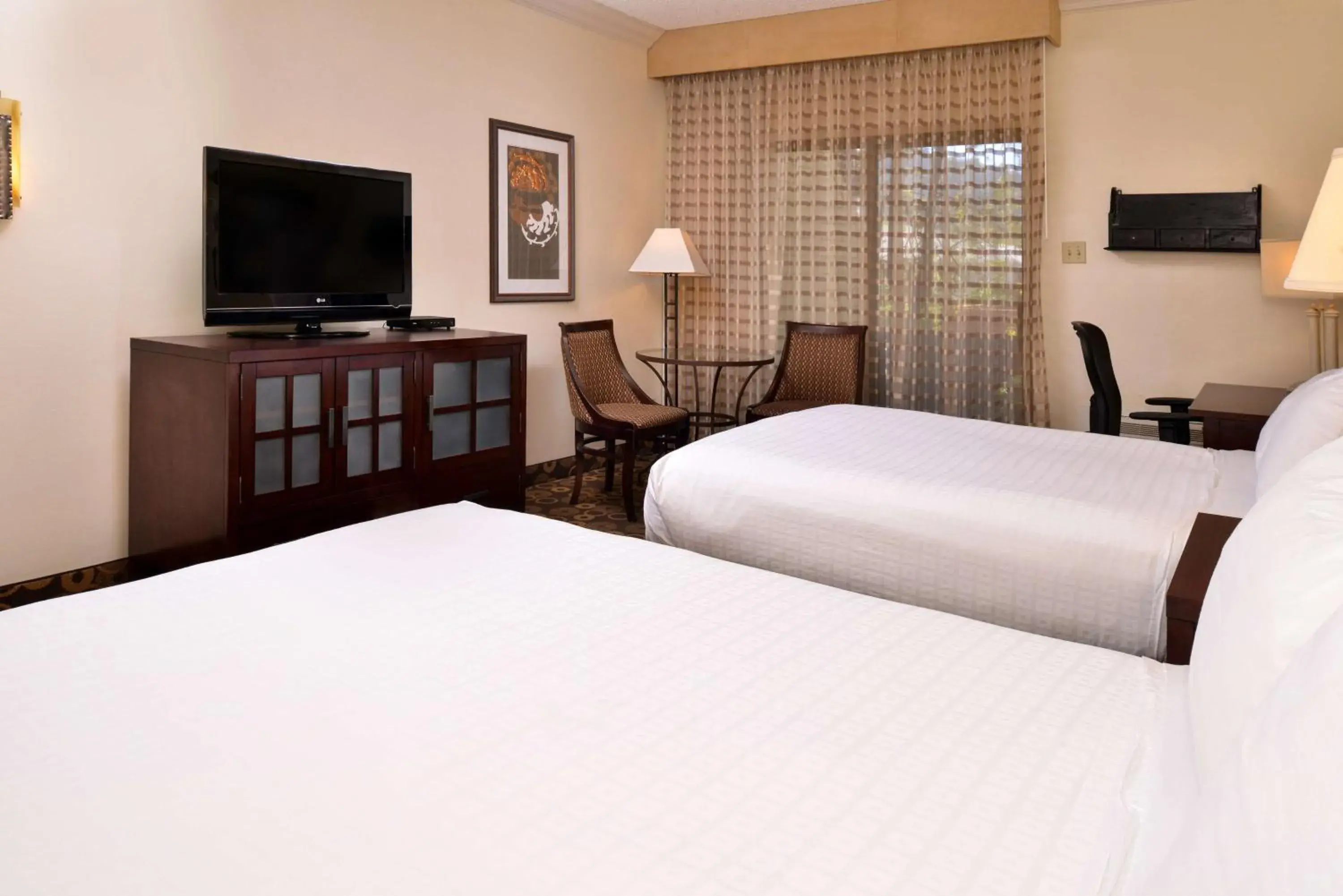 Double Room with Two Double Beds and Bath Tub - Disability Access/Non-Smoking in Best Western Corte Madera Inn Double Room with Two Double Beds and Bath Tub - Disability Access/Non-Smoking in Best Western Corte Madera Inn