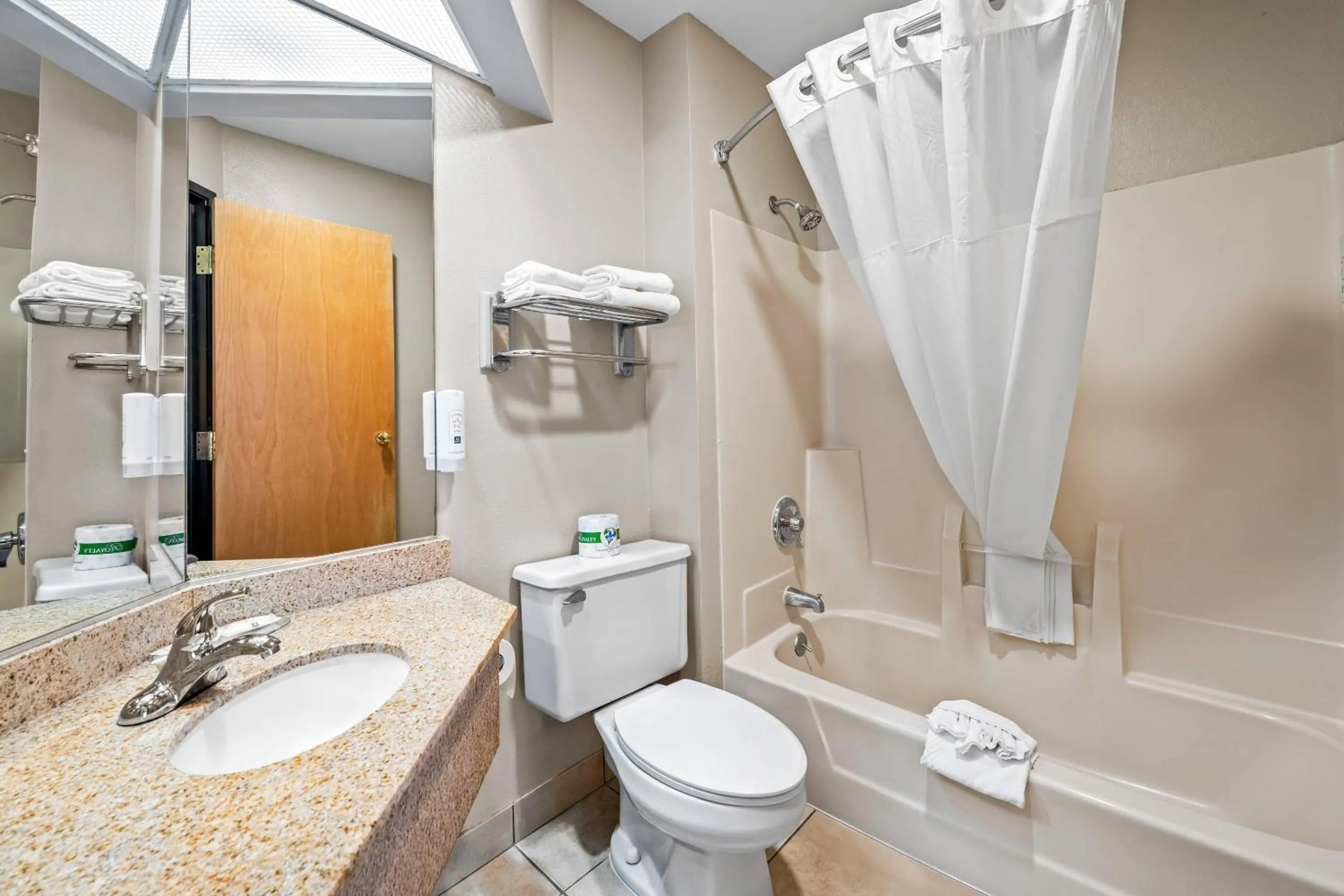 Bedroom in Quality Inn La Crosse North