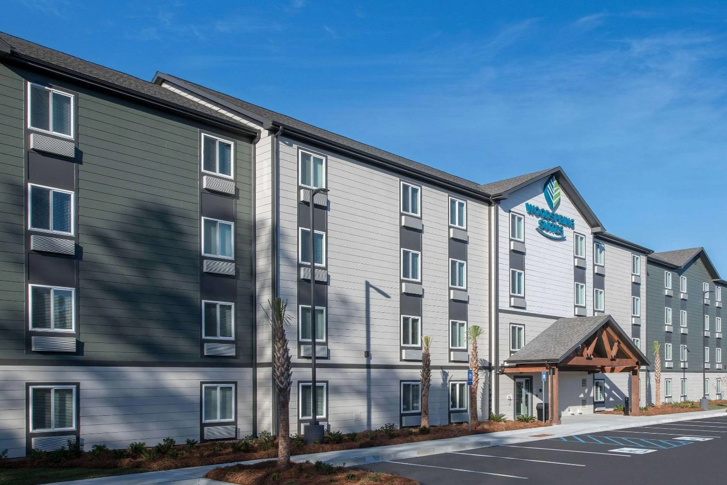 Property building in WoodSpring Suites Savannah Pooler