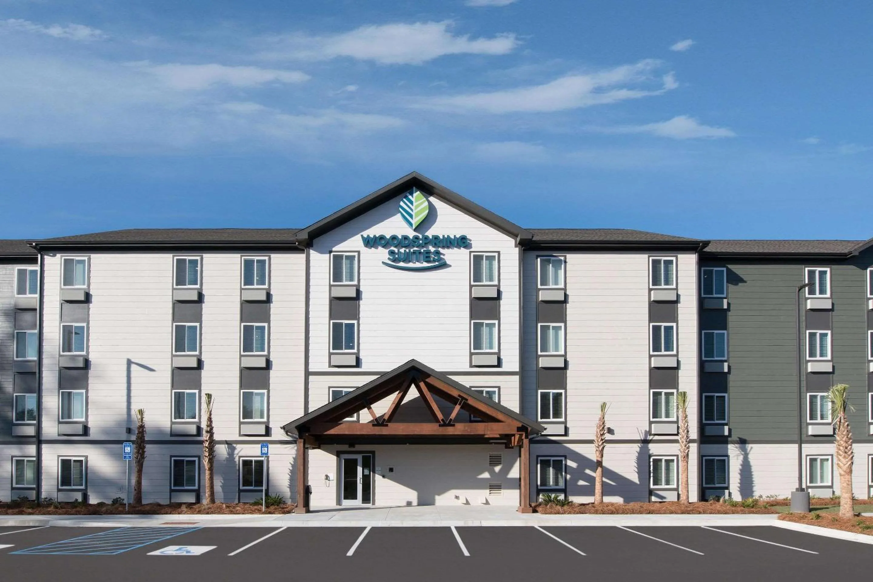 Property building in WoodSpring Suites Savannah Pooler
