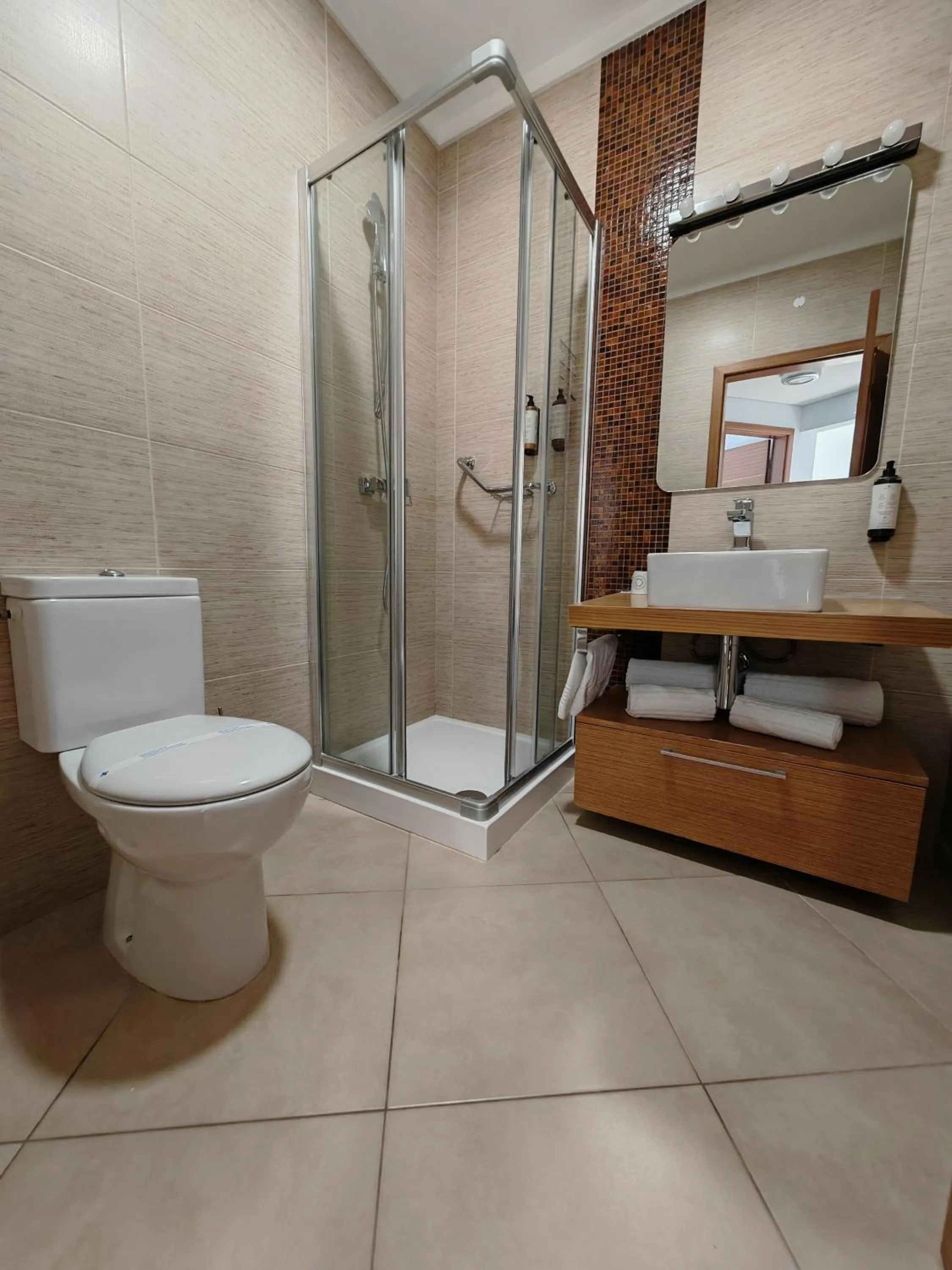 Shower in Sagres Time Apartamentos