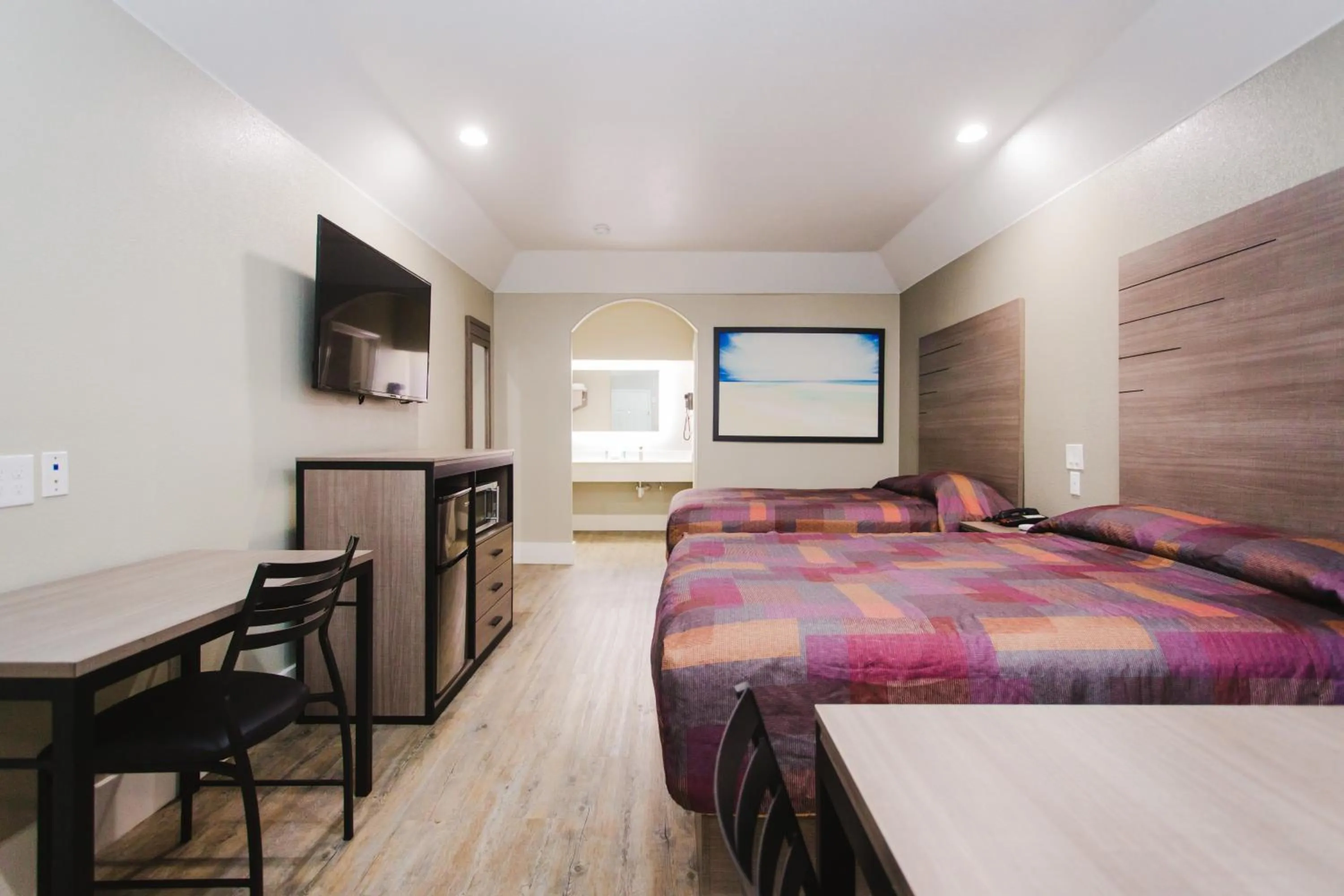 Photo of the whole room, Bed in Palace Inn Beltway 8 & Westview