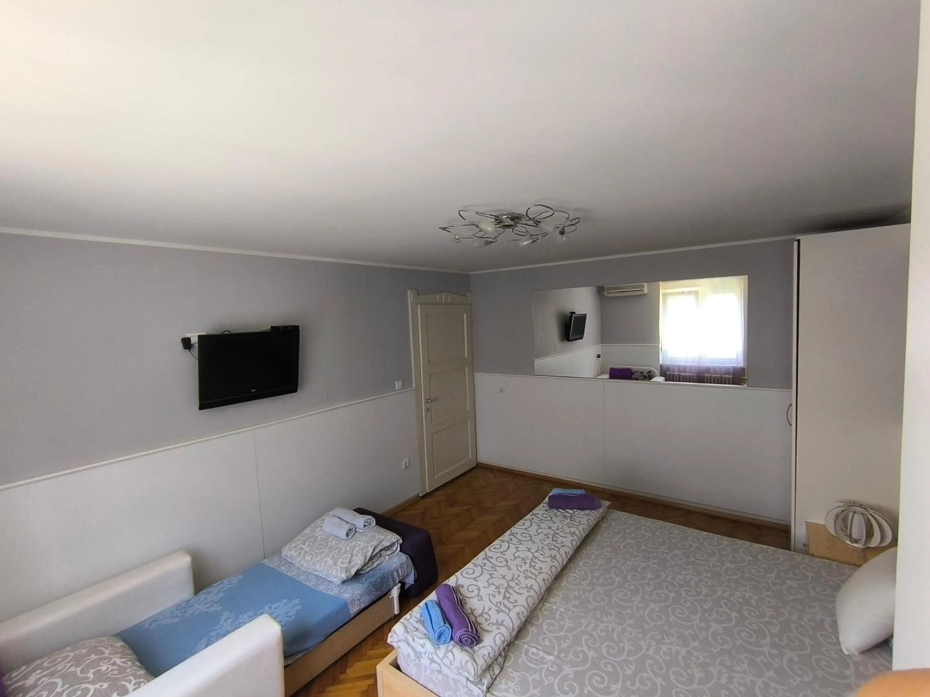 Central apartment with garage