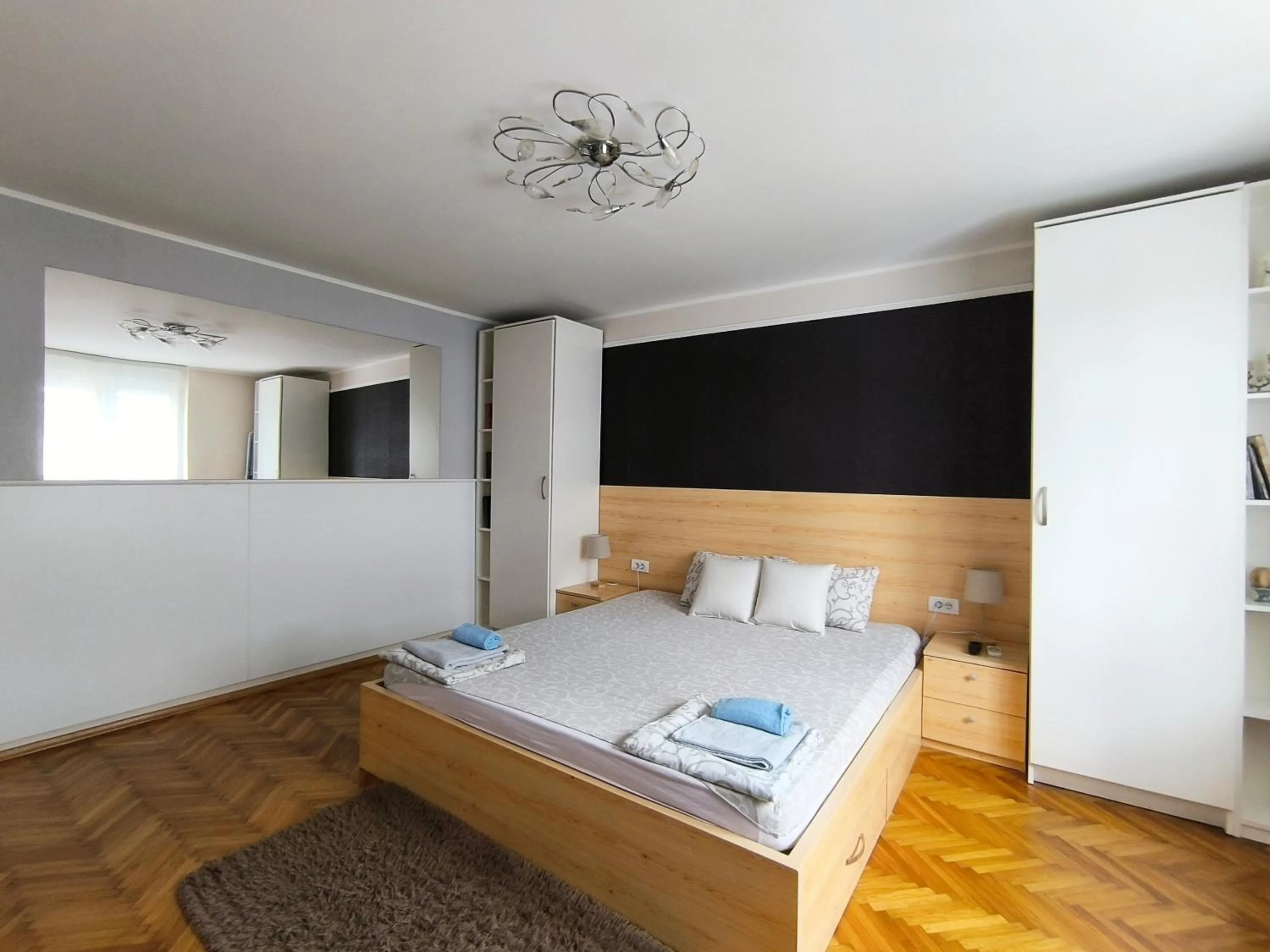 Central apartment with garage