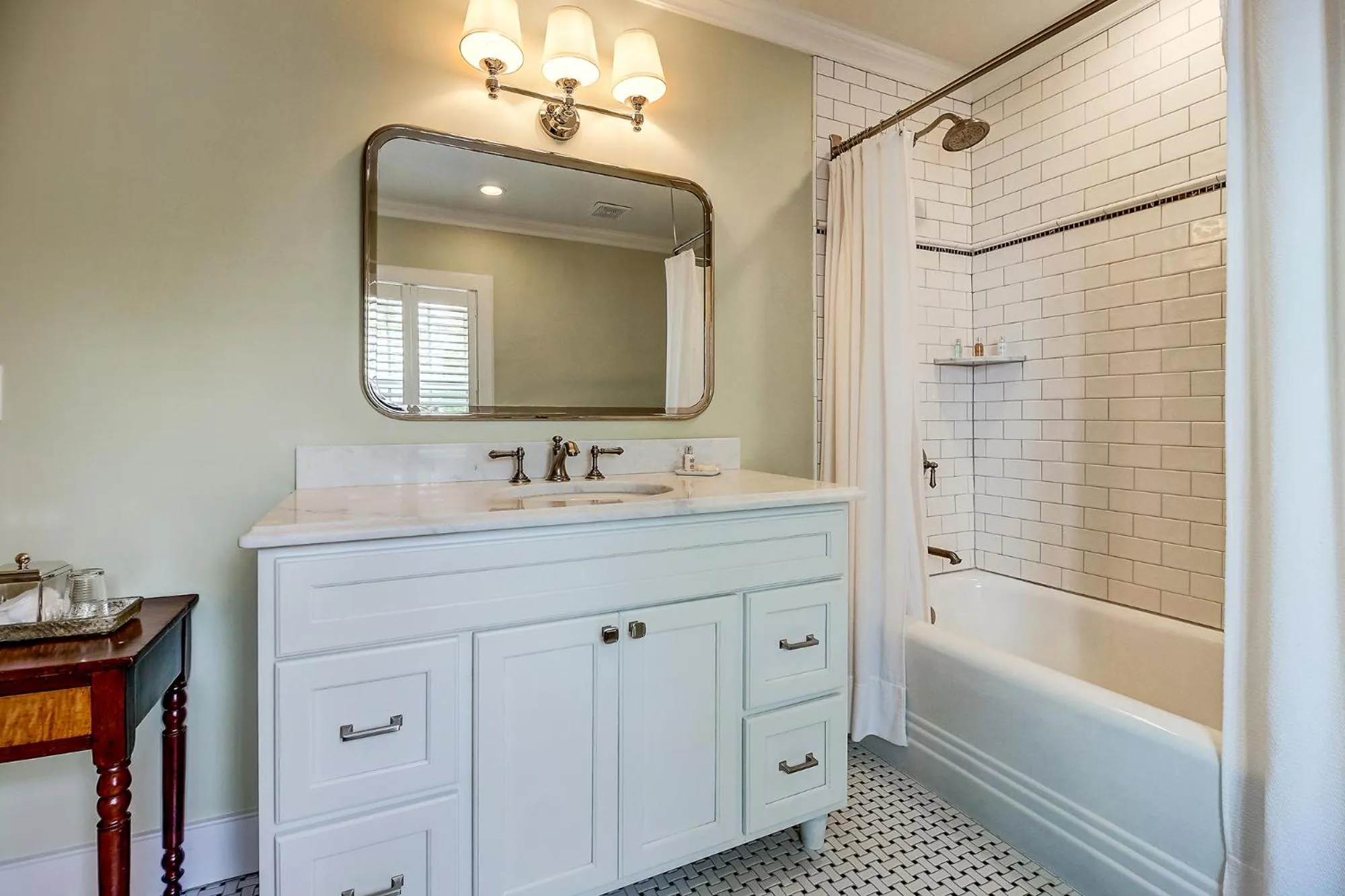 Bathroom in Stagecoach Inn