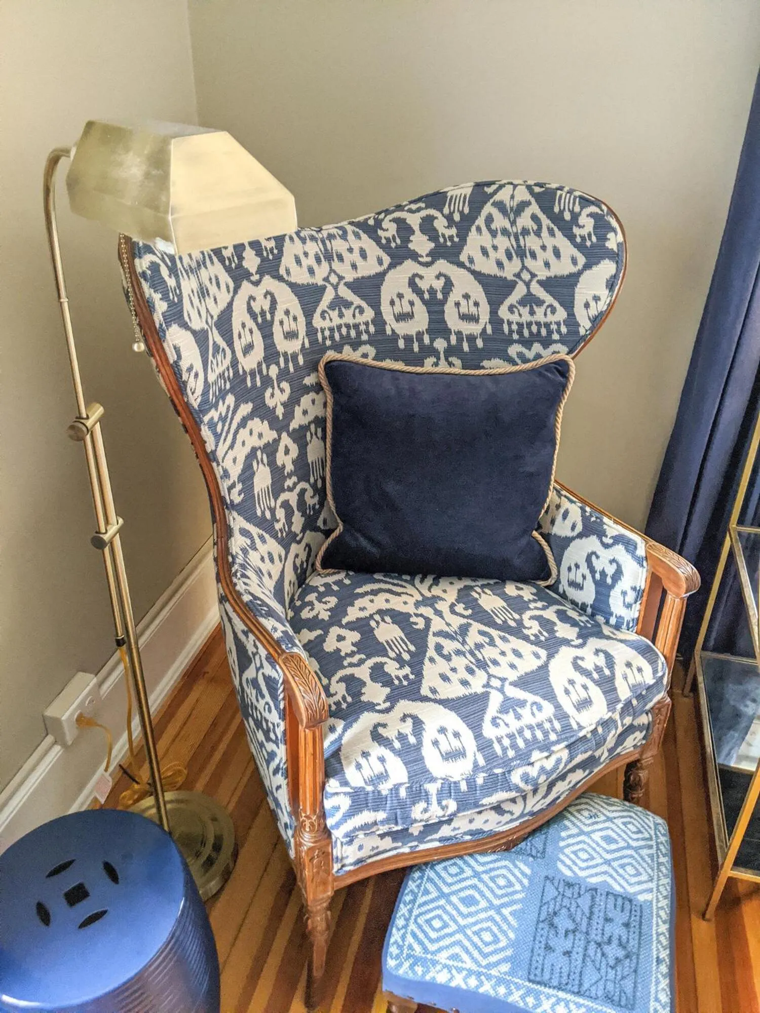Seating area in Stagecoach Inn