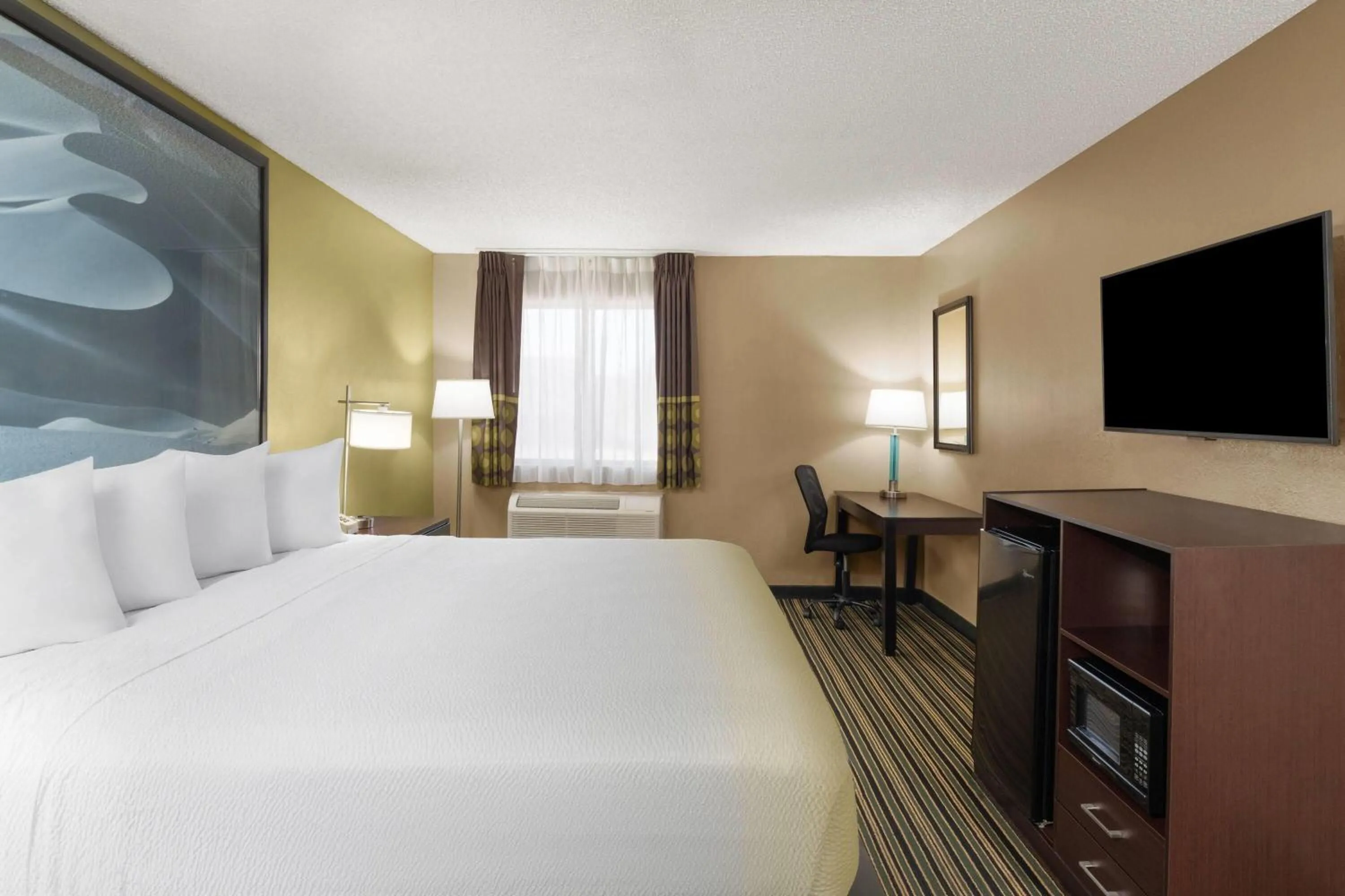 Photo of the whole room, Bed in Super 8 by Wyndham Casa Grande