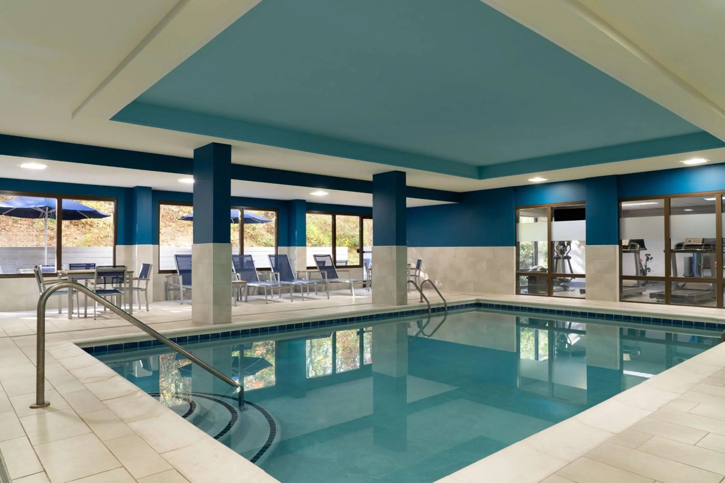 Pool view in Hampton Inn Roanoke/Hollins - I-81