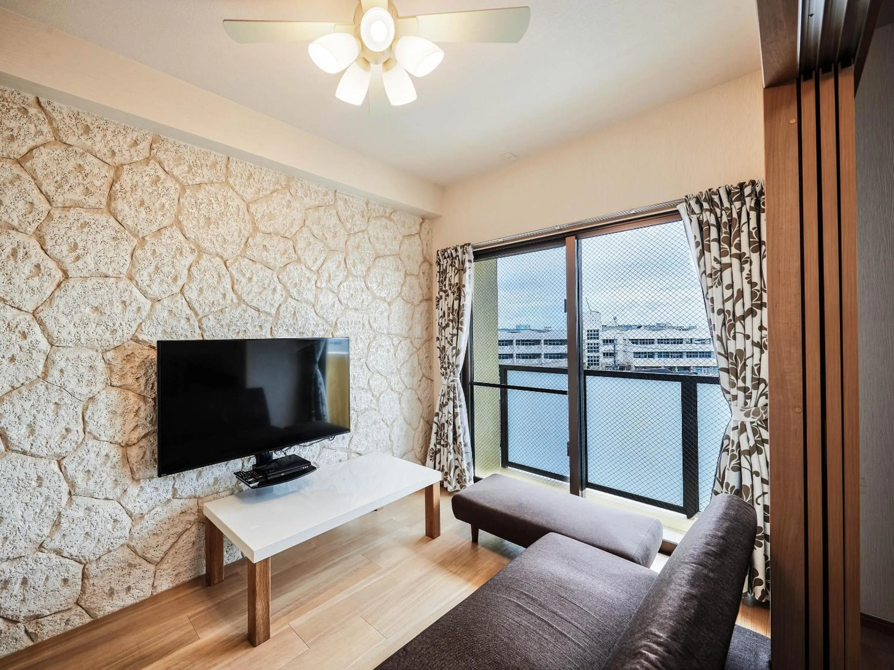 TV and multimedia in Terrace Resort Chatan West