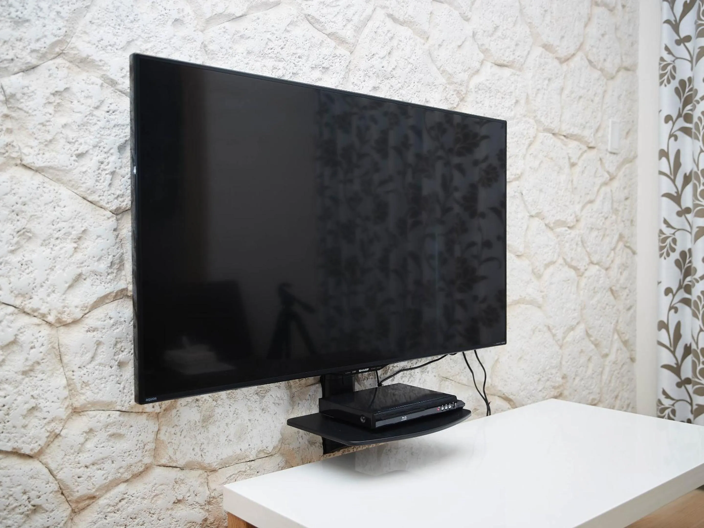 TV and multimedia in Terrace Resort Chatan West