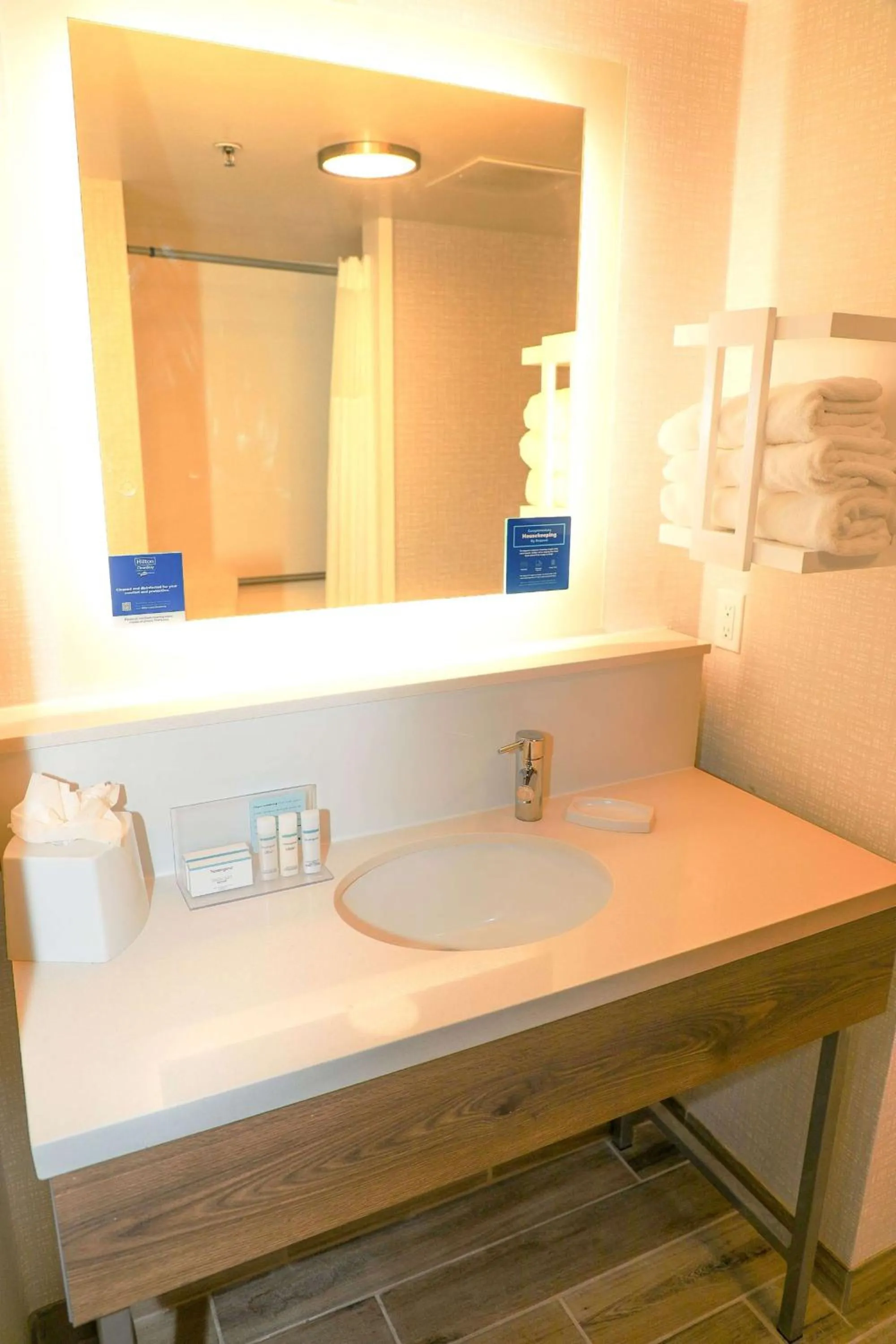 Bathroom in Hampton Inn Ellensburg