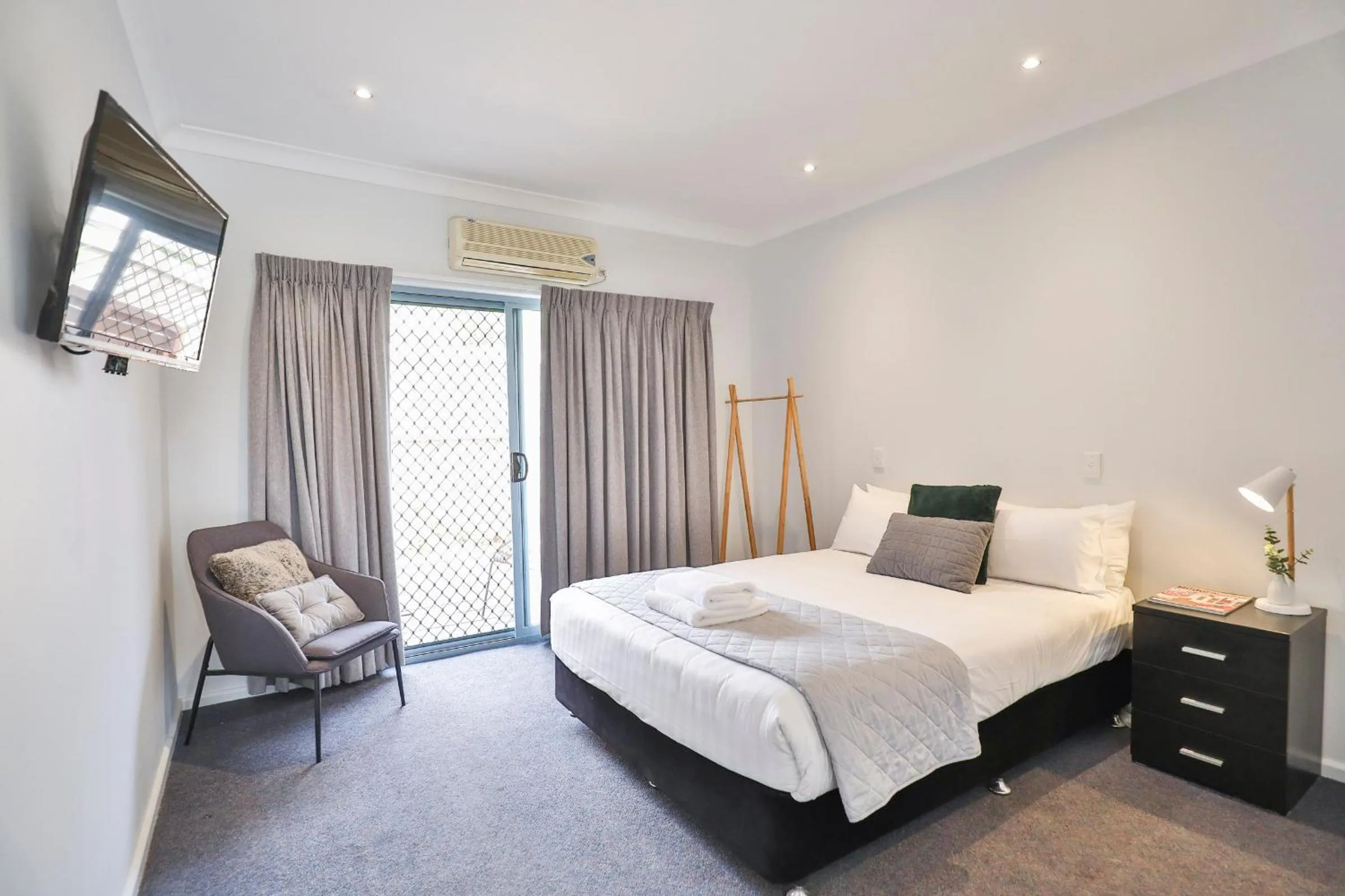 TV and multimedia, Bed in Robinvale Bridge Motel