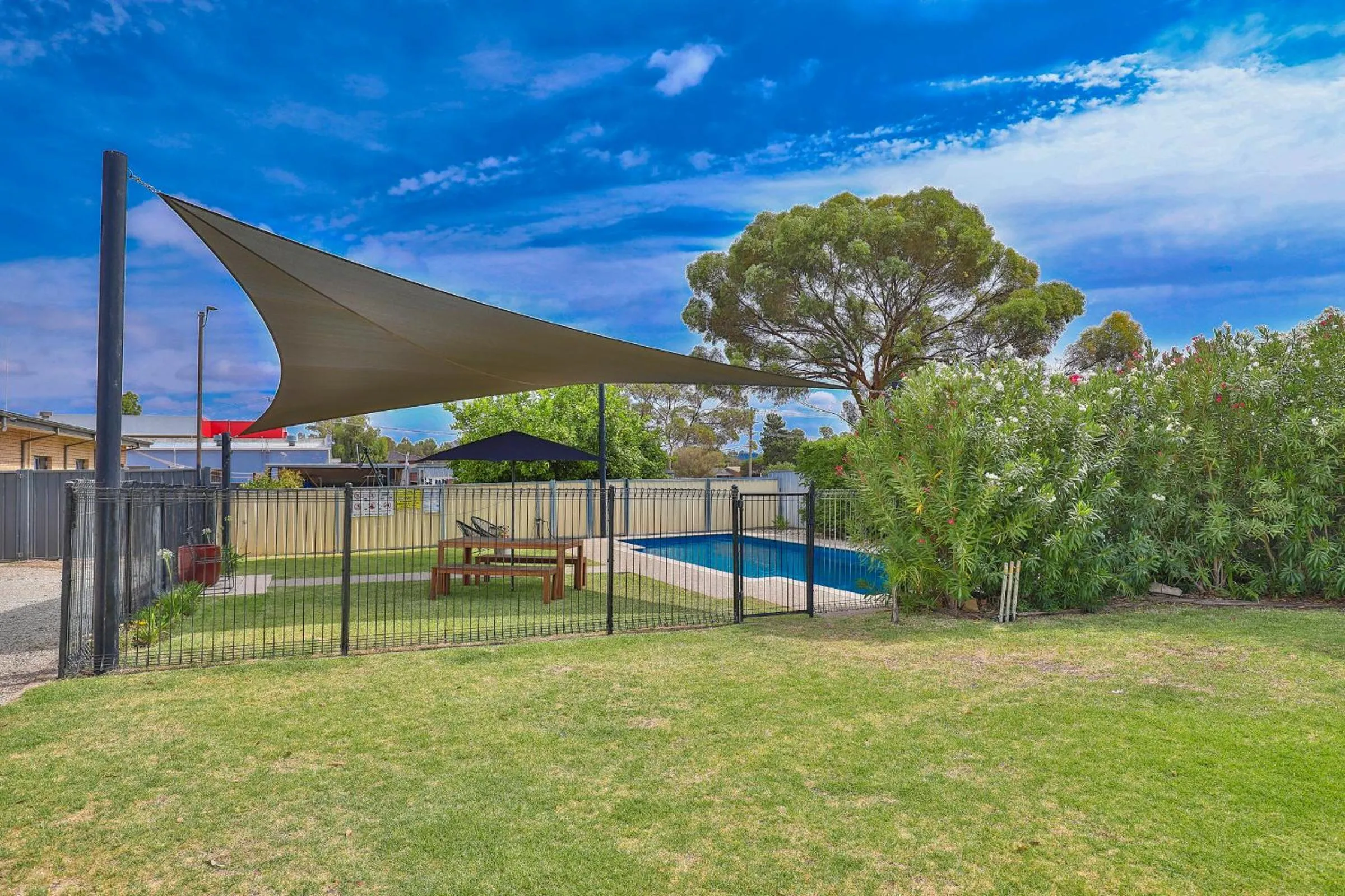 Pool view in Robinvale Bridge Motel