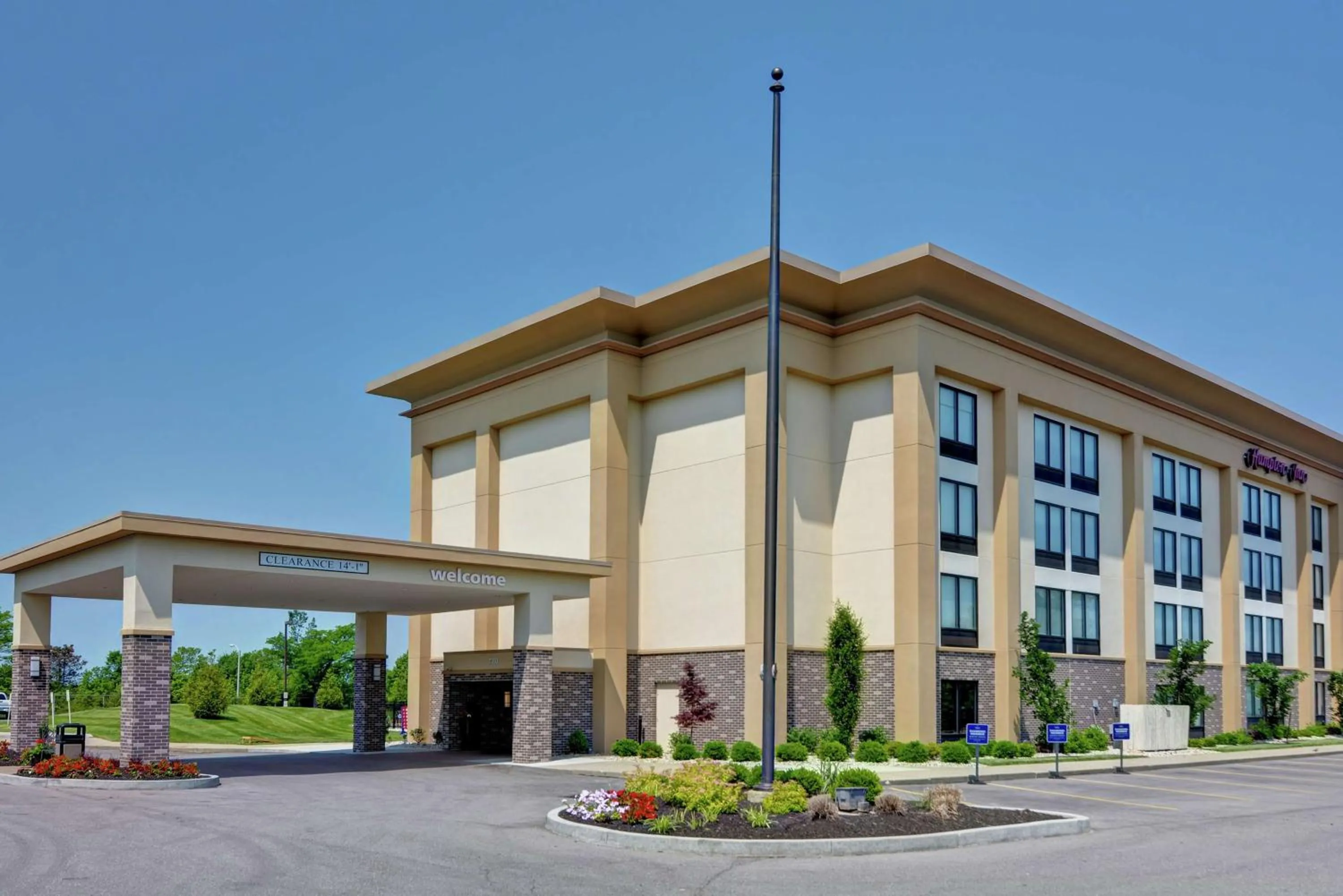 Property building in Hampton Inn Cincinnati Airport South
