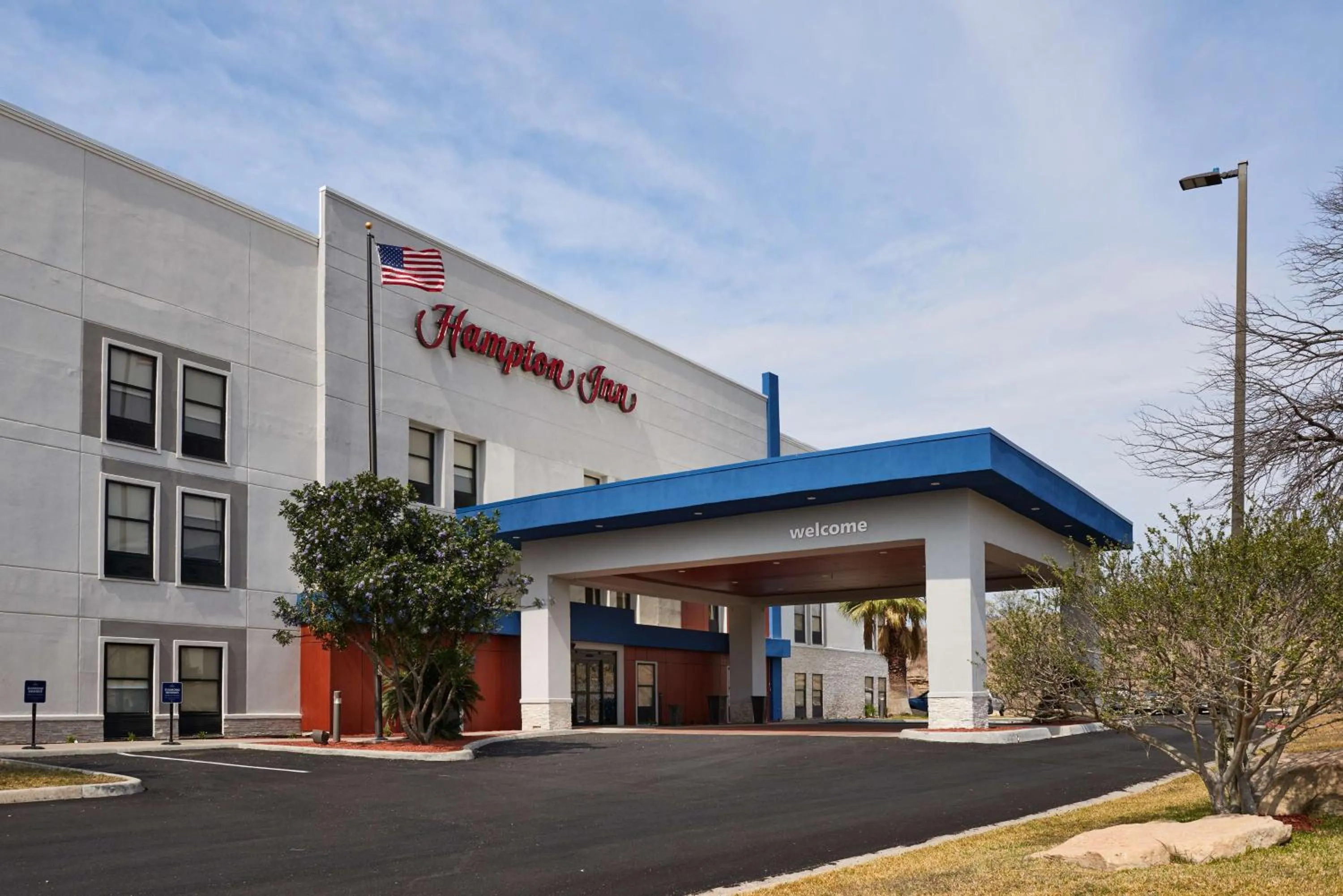 Property building in Hampton Inn Eagle Pass