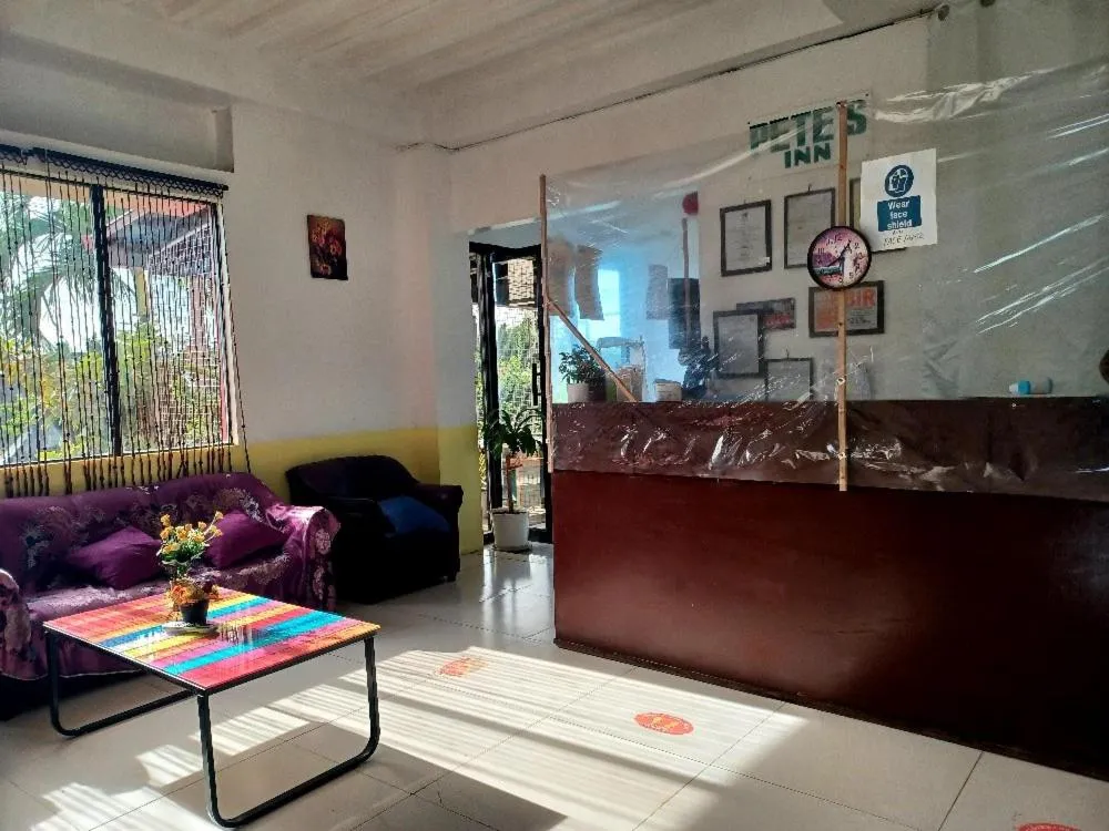 Lobby or reception in Pete's inn