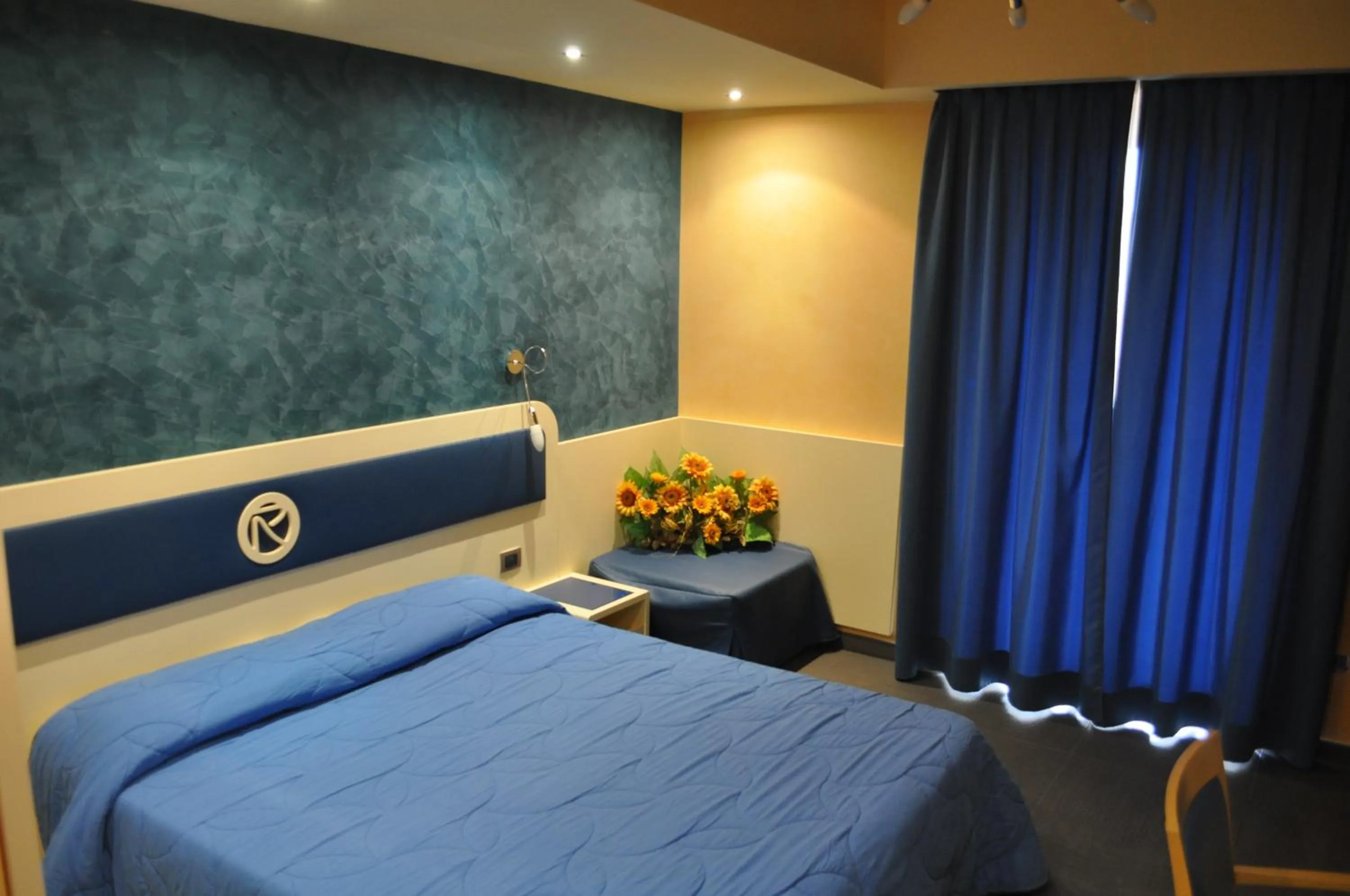 Photo of the whole room, Bed in Aerhotel Phelipe