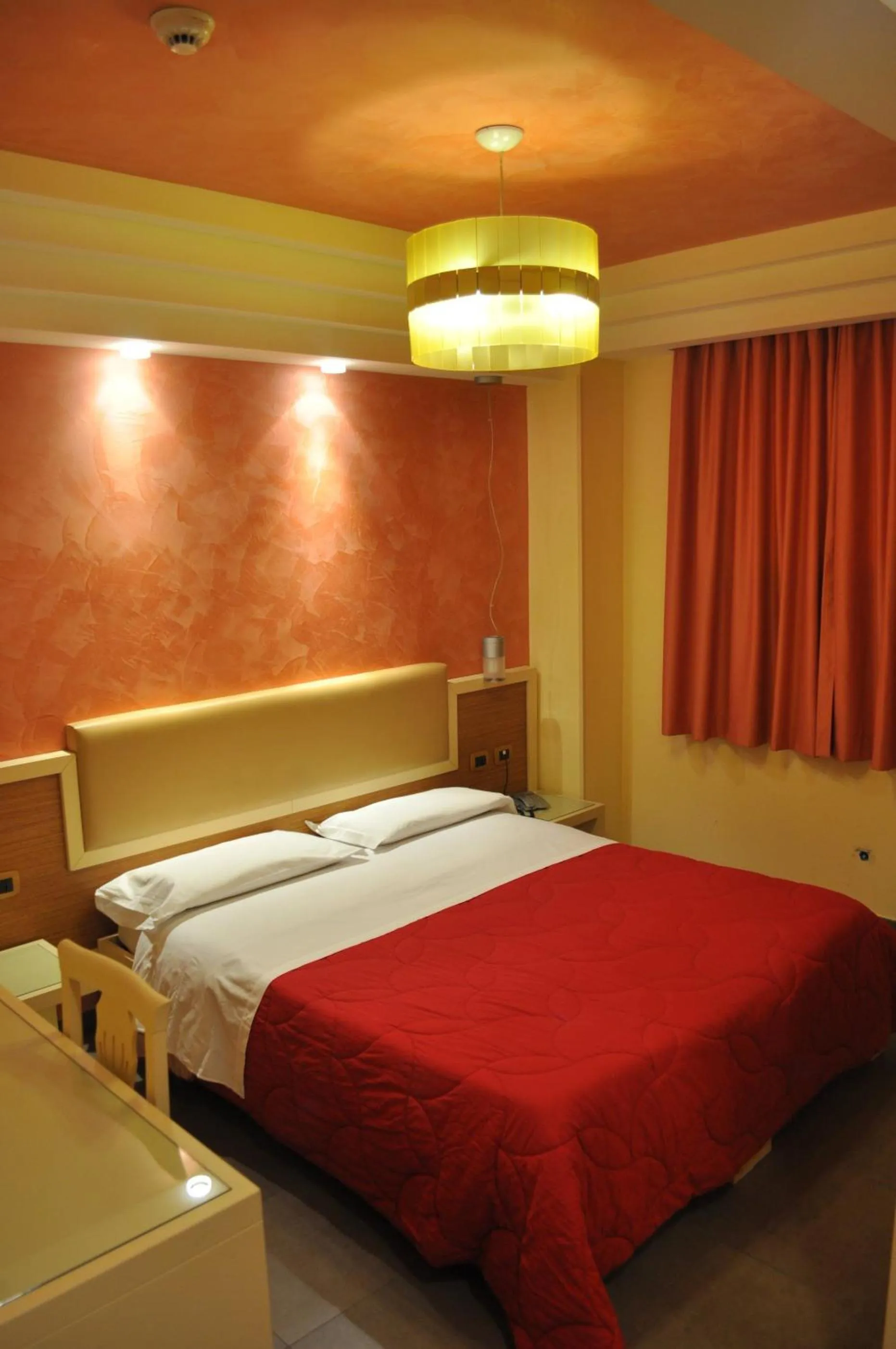 Photo of the whole room, Bed in Aerhotel Phelipe