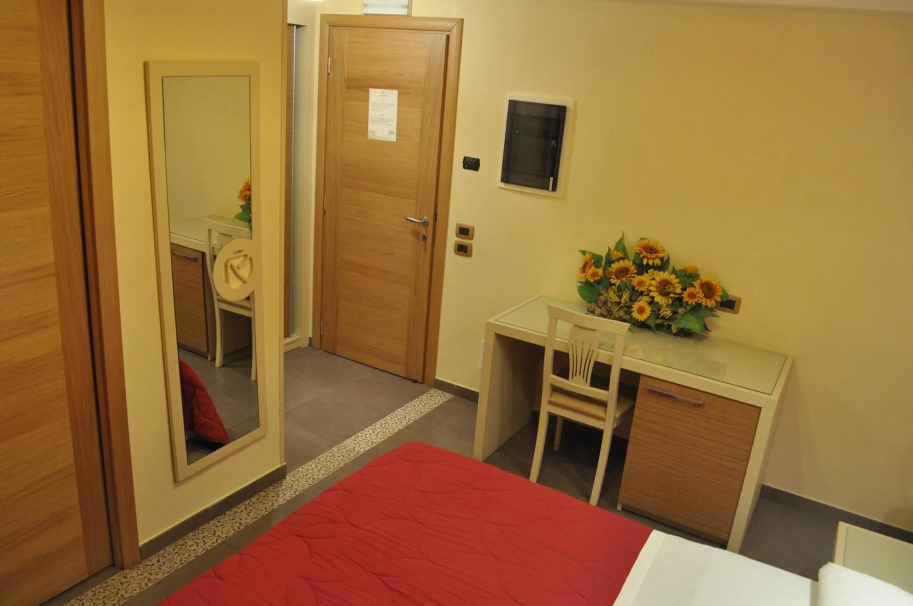 Photo of the whole room, Bed in Aerhotel Phelipe