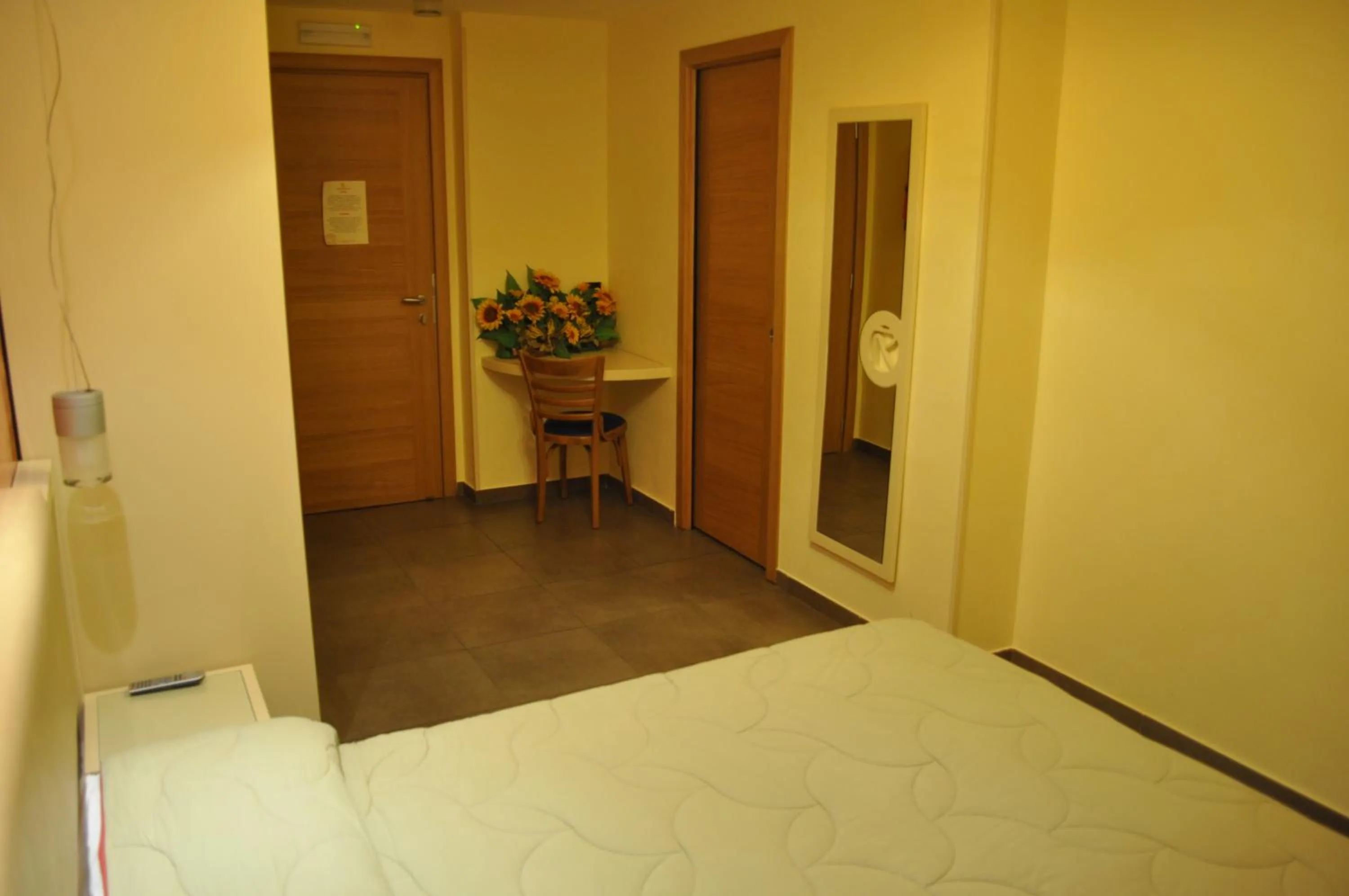 Photo of the whole room, Bed in Aerhotel Phelipe