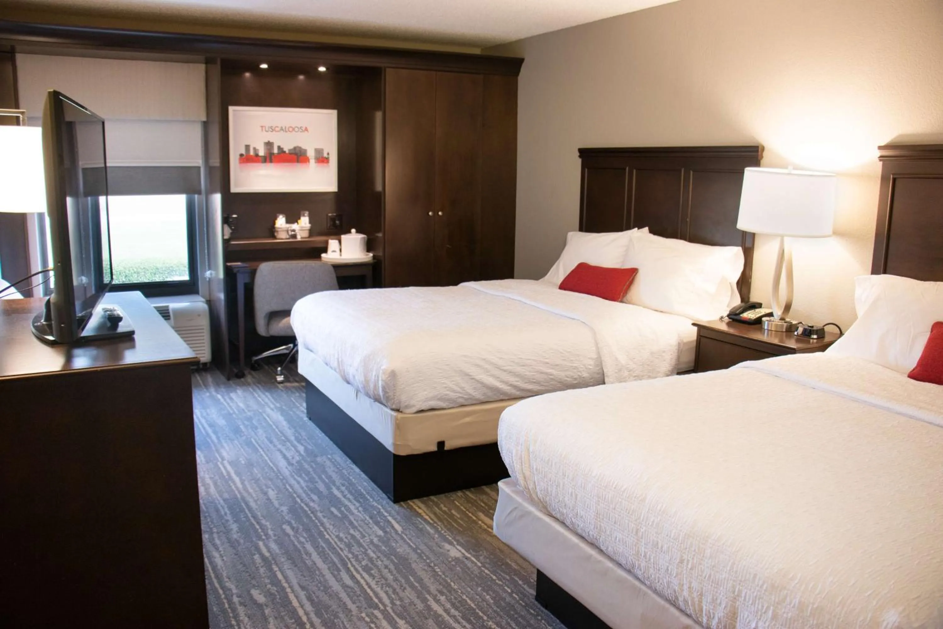 Bedroom, Bed in Hampton Inn Tuscaloosa-University